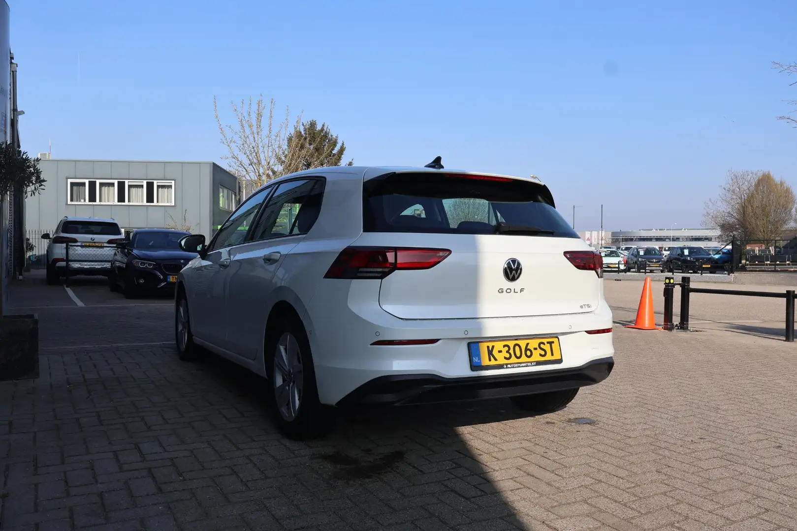 Volkswagen Golf 1.0 eTSI Business Alcatara | Camera | Carplay | St Wit - 2