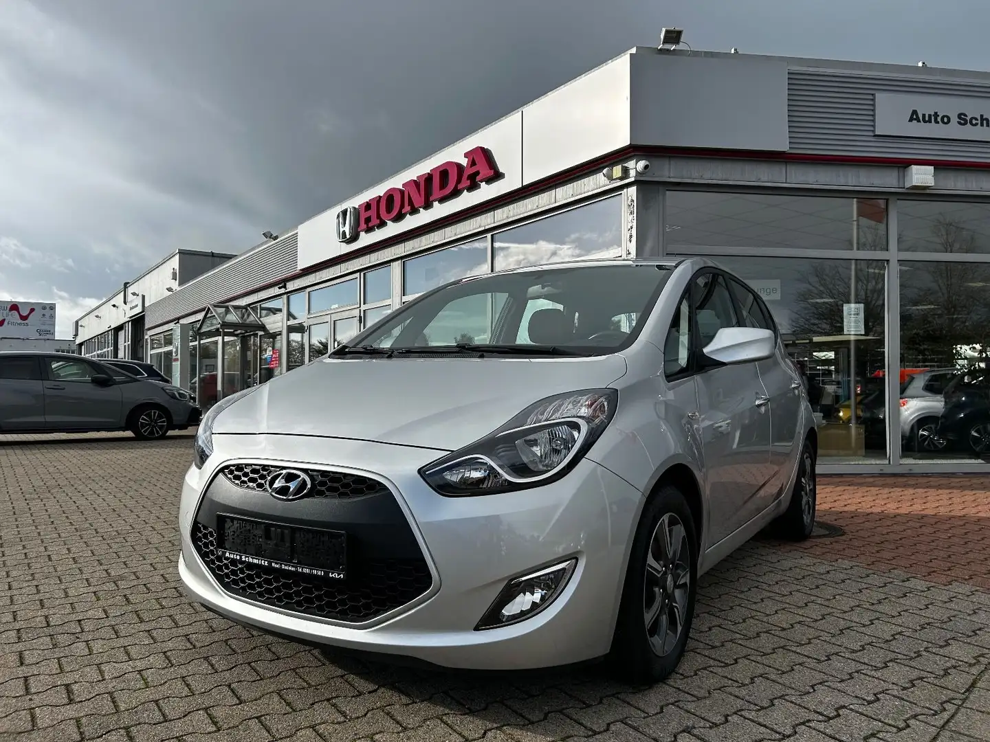 Hyundai iX20 1.6 Automatik YES! Navi Silber - 1