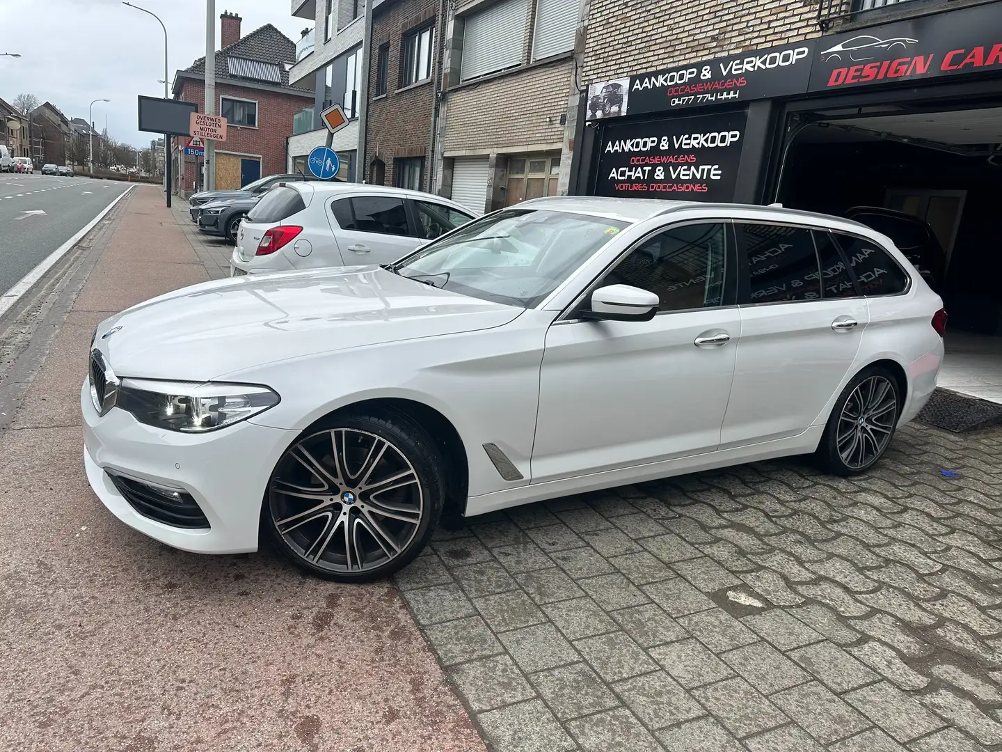 BMW 520 dA*Carnet Bmw*Jantes M*Navigatie Led Xen*Garantie* Wit - 1