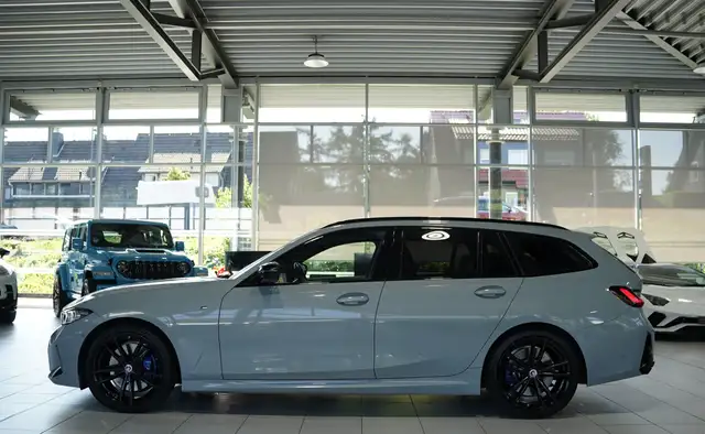 BMW 3 Series view 14