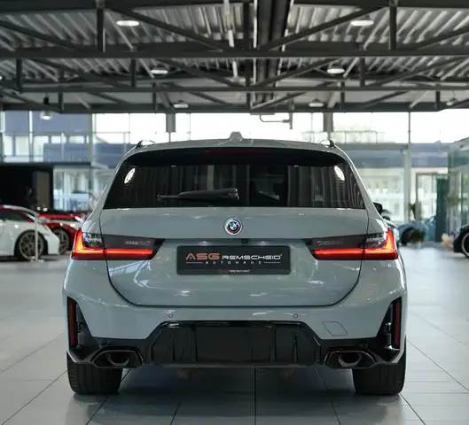 BMW 3 Series view 9