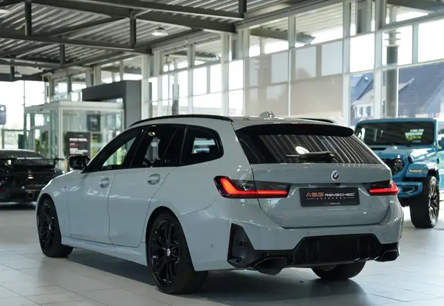 BMW 3 Series view 10