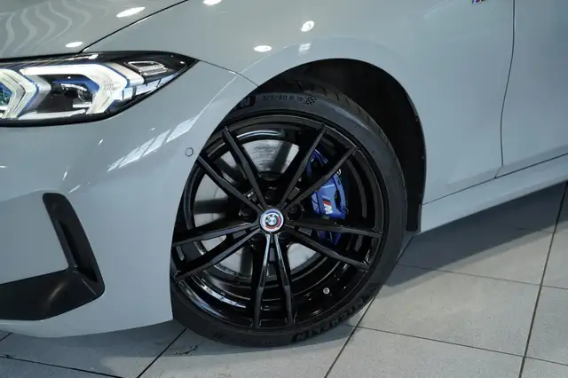 BMW 3 Series view 3