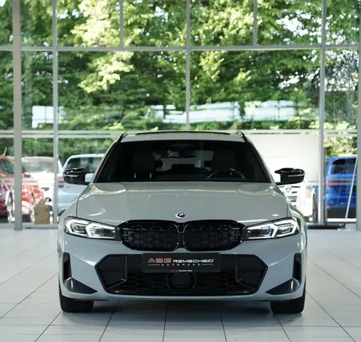BMW 3 Series view 4