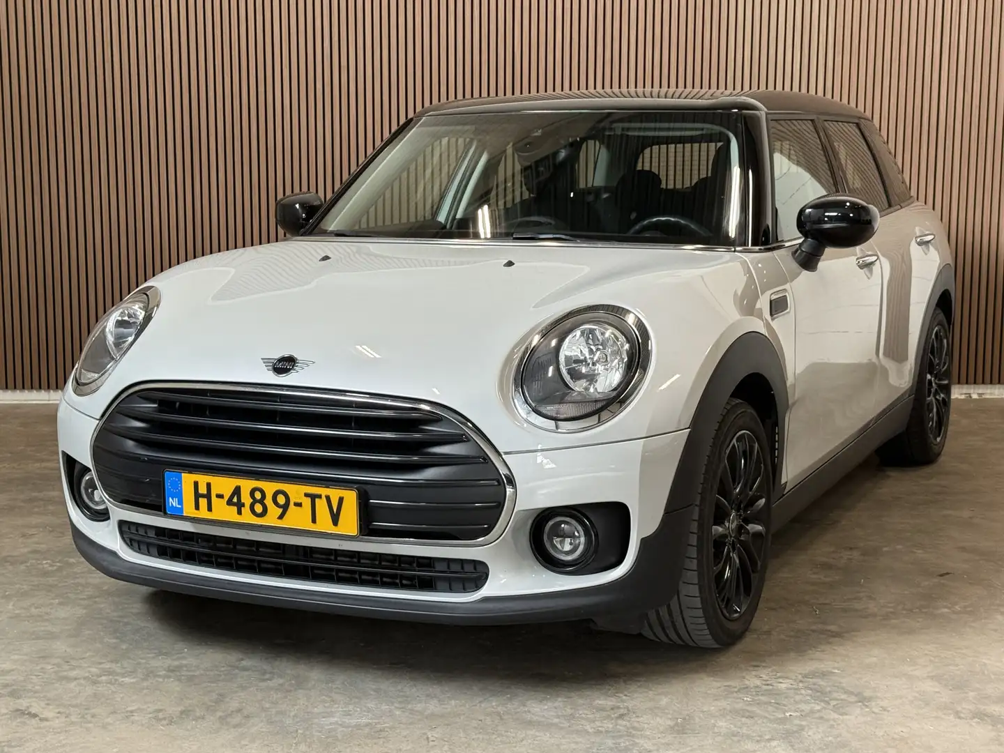 MINI Cooper Clubman 1.5 Clubman Cooper automaat / Navi / Cruise / PDC Wit - 1