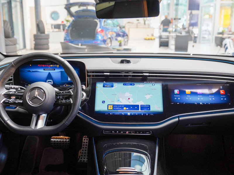 Mercedes-Benz E 300 E 300 de T AMG Line Night Superscreen AIRMATIC — photo 12