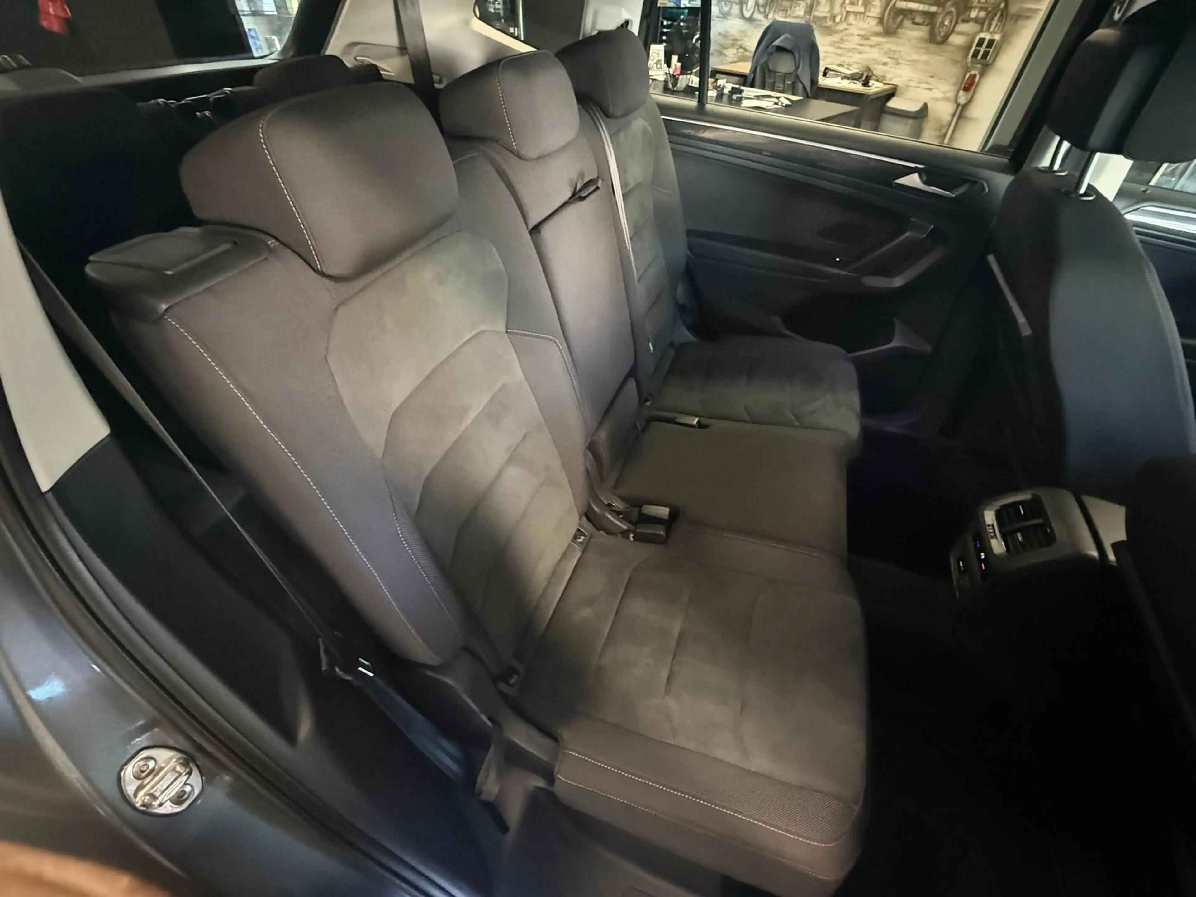 Volkswagen Tiguan Allspace 2.0 TDI Highline 4Motion 7SITZER — photo 13