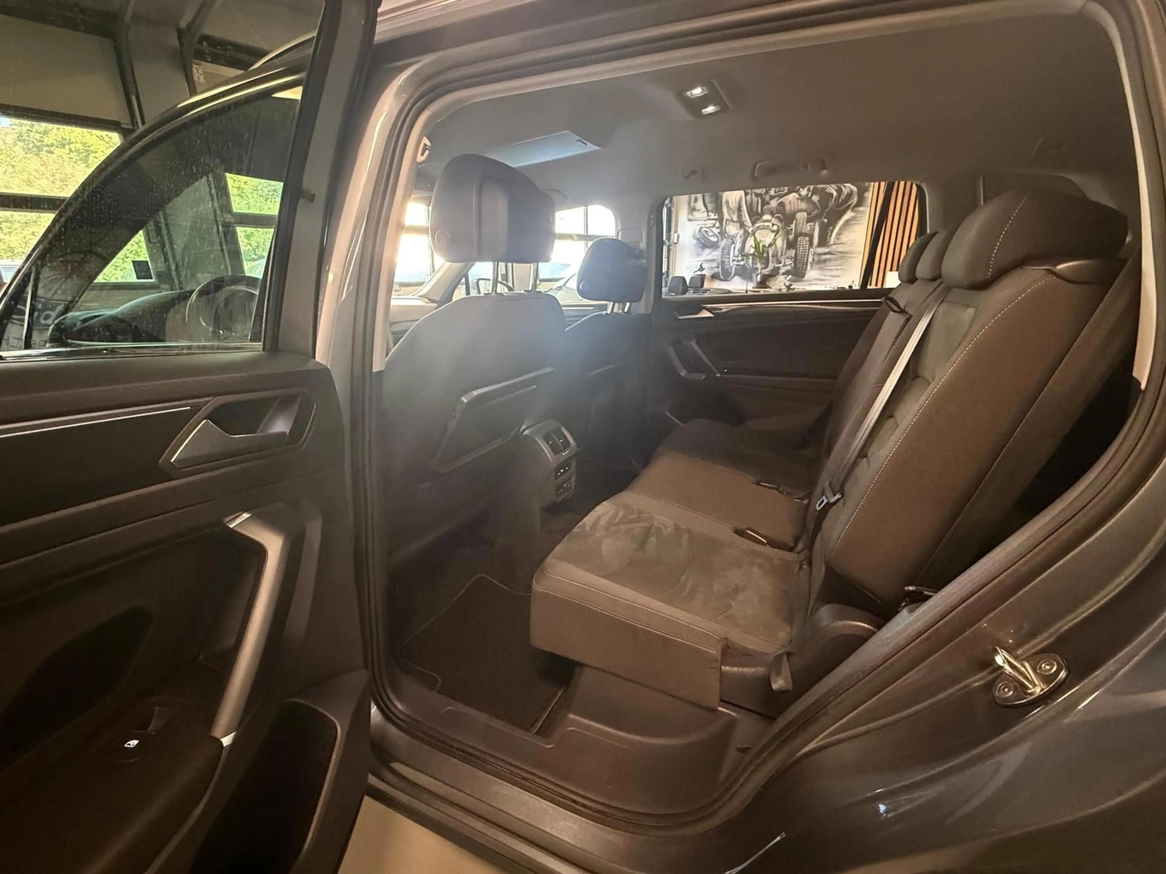 Volkswagen Tiguan Allspace 2.0 TDI Highline 4Motion 7SITZER — photo 11
