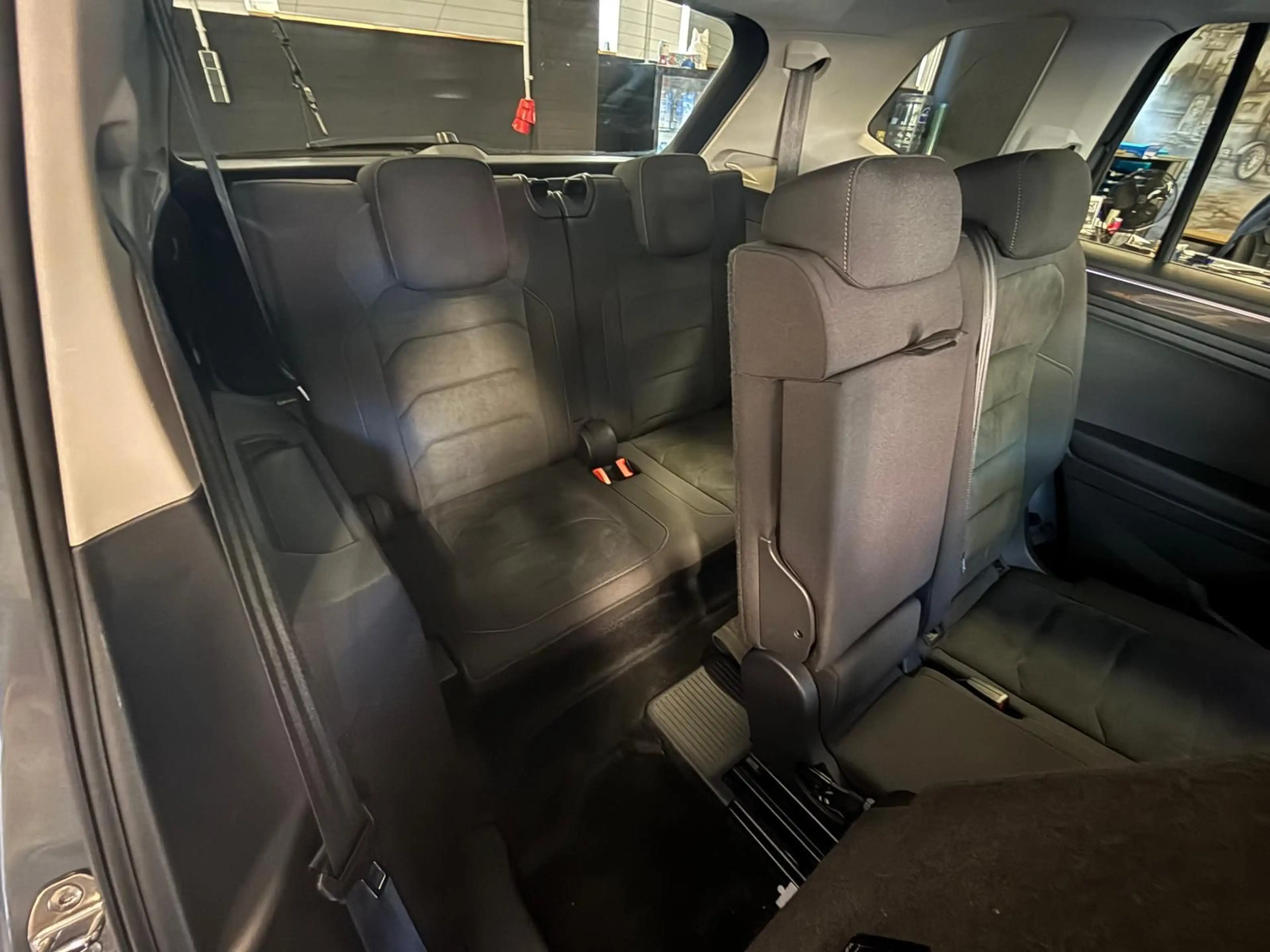 Volkswagen Tiguan Allspace 2.0 TDI Highline 4Motion 7SITZER — photo 14
