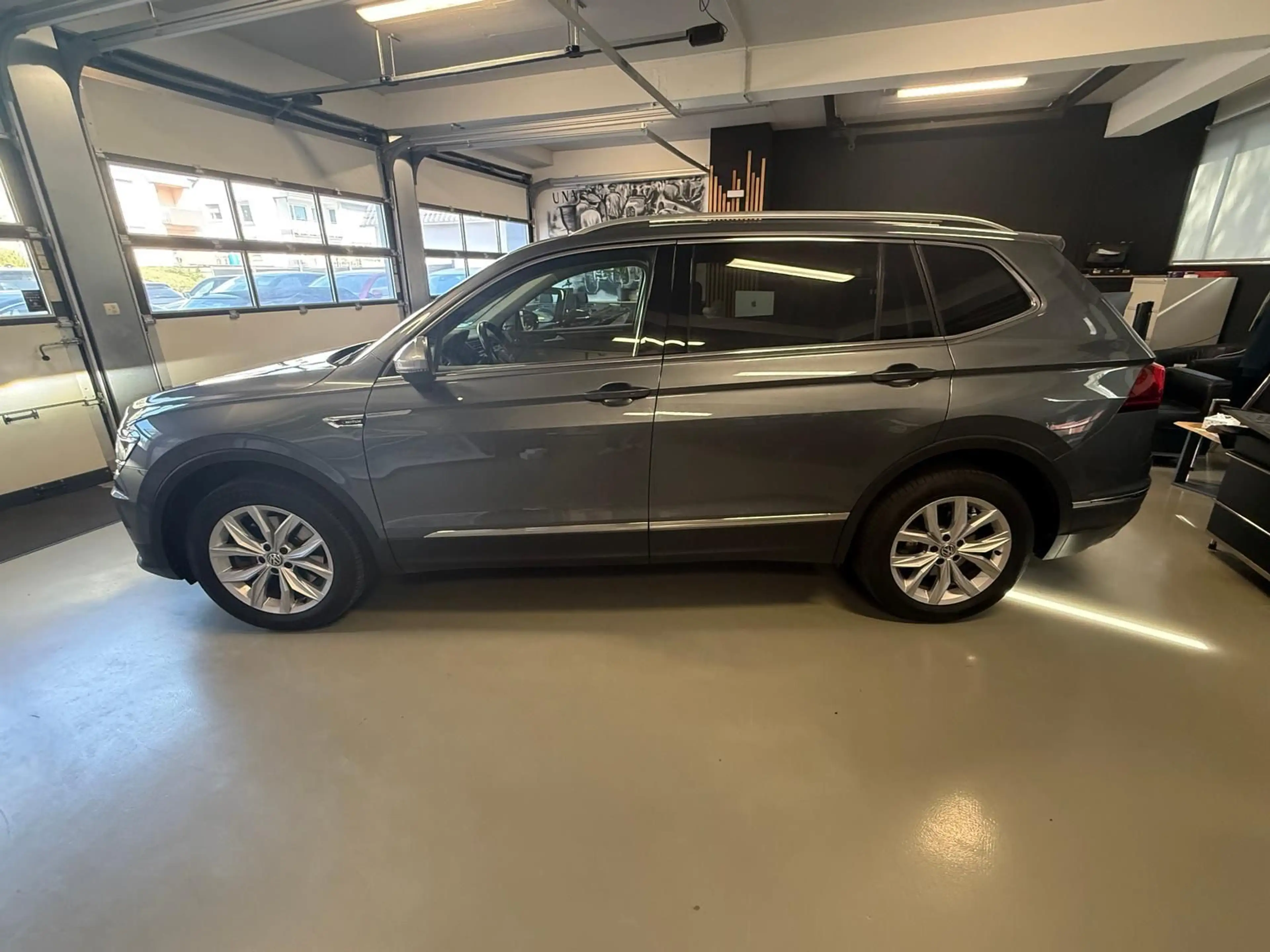 Volkswagen Tiguan Allspace 2.0 TDI Highline 4Motion 7SITZER — photo 9