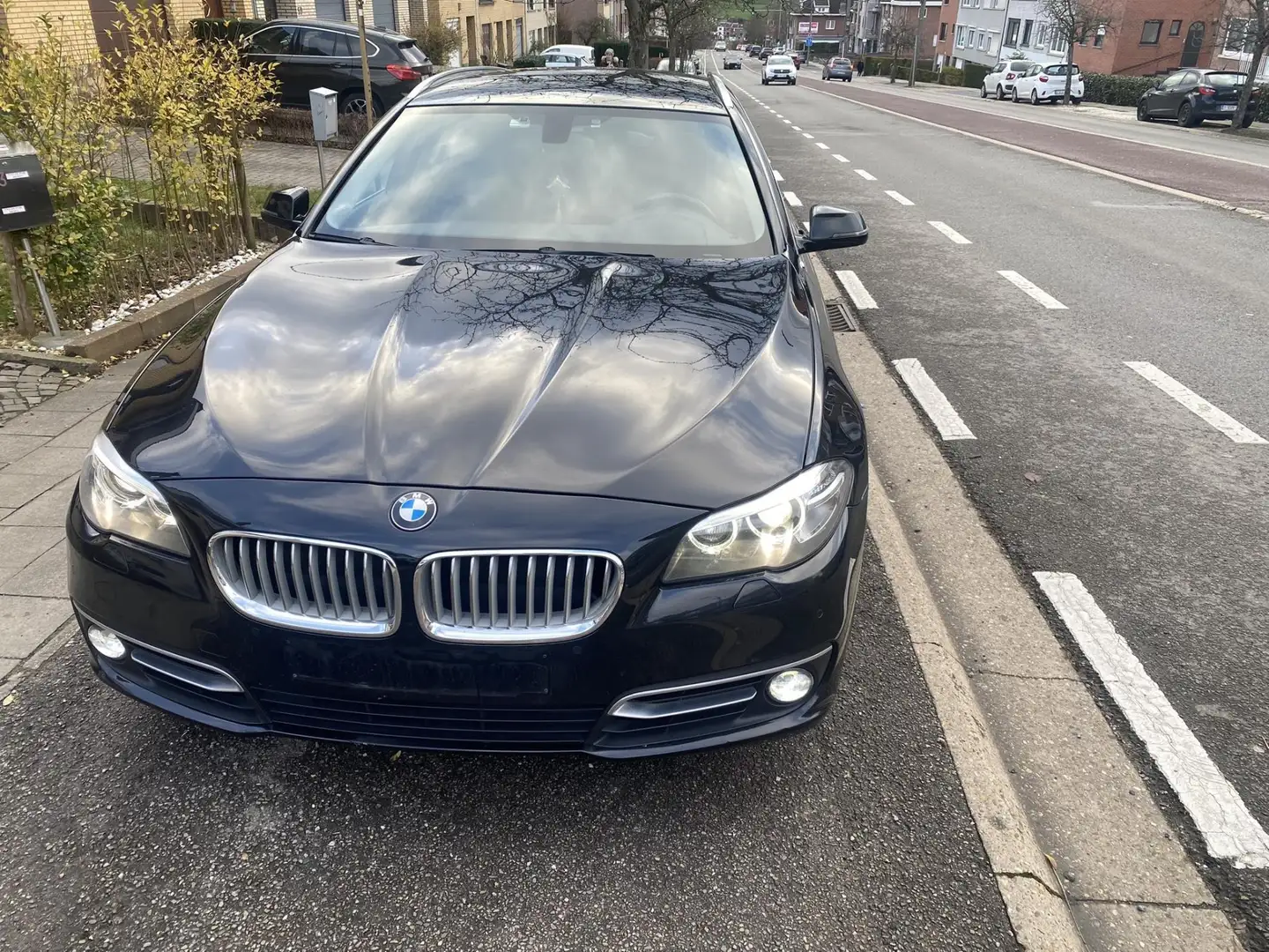 BMW 520 520d 184 ch Luxury A Zwart - 1