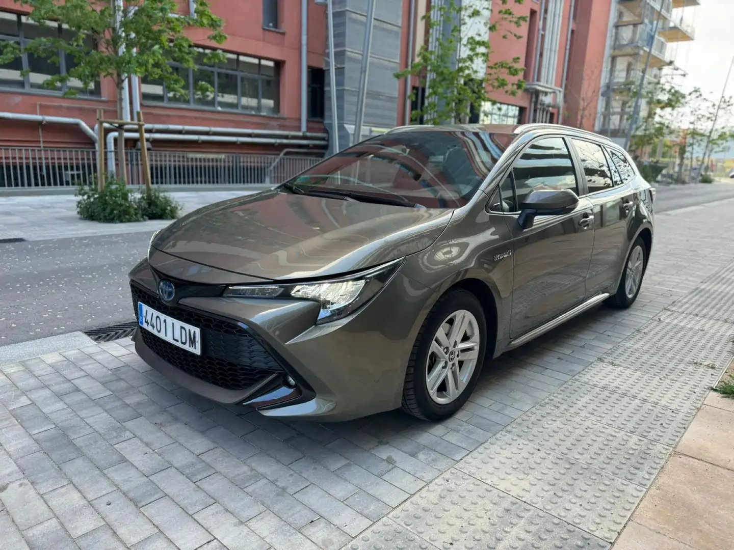 Toyota Corolla Touring Sports 180H Advance Bronce - 1
