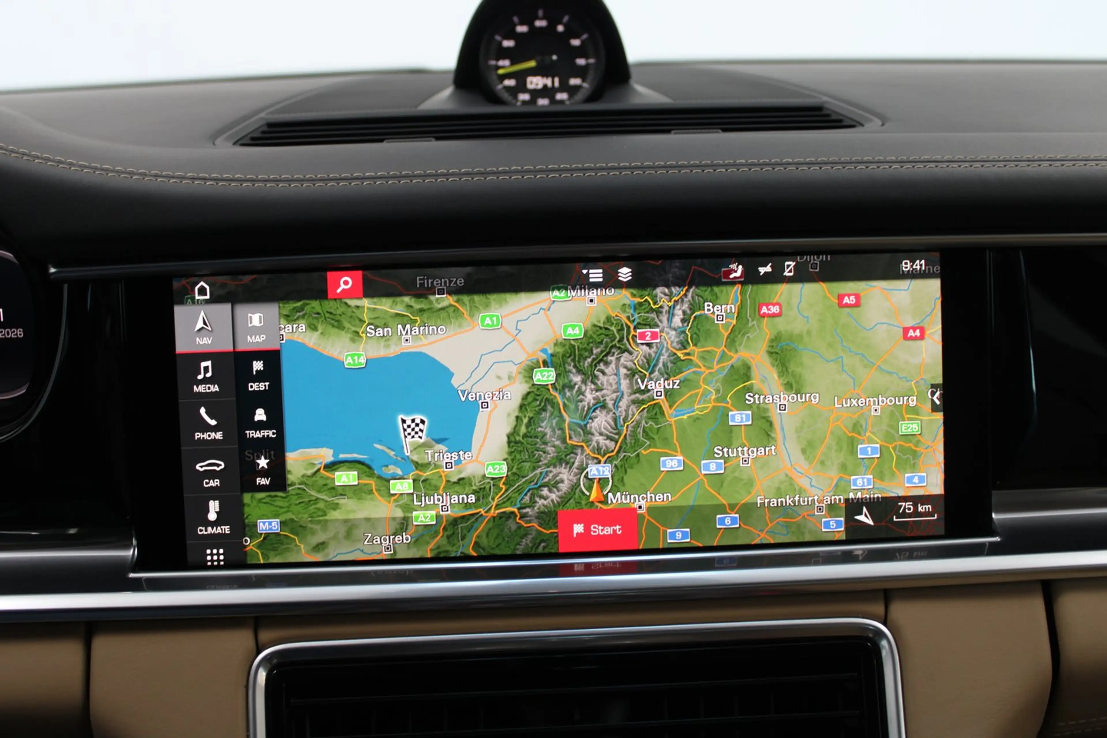 Porsche Panamera 4 E-Hybrid II — photo 11
