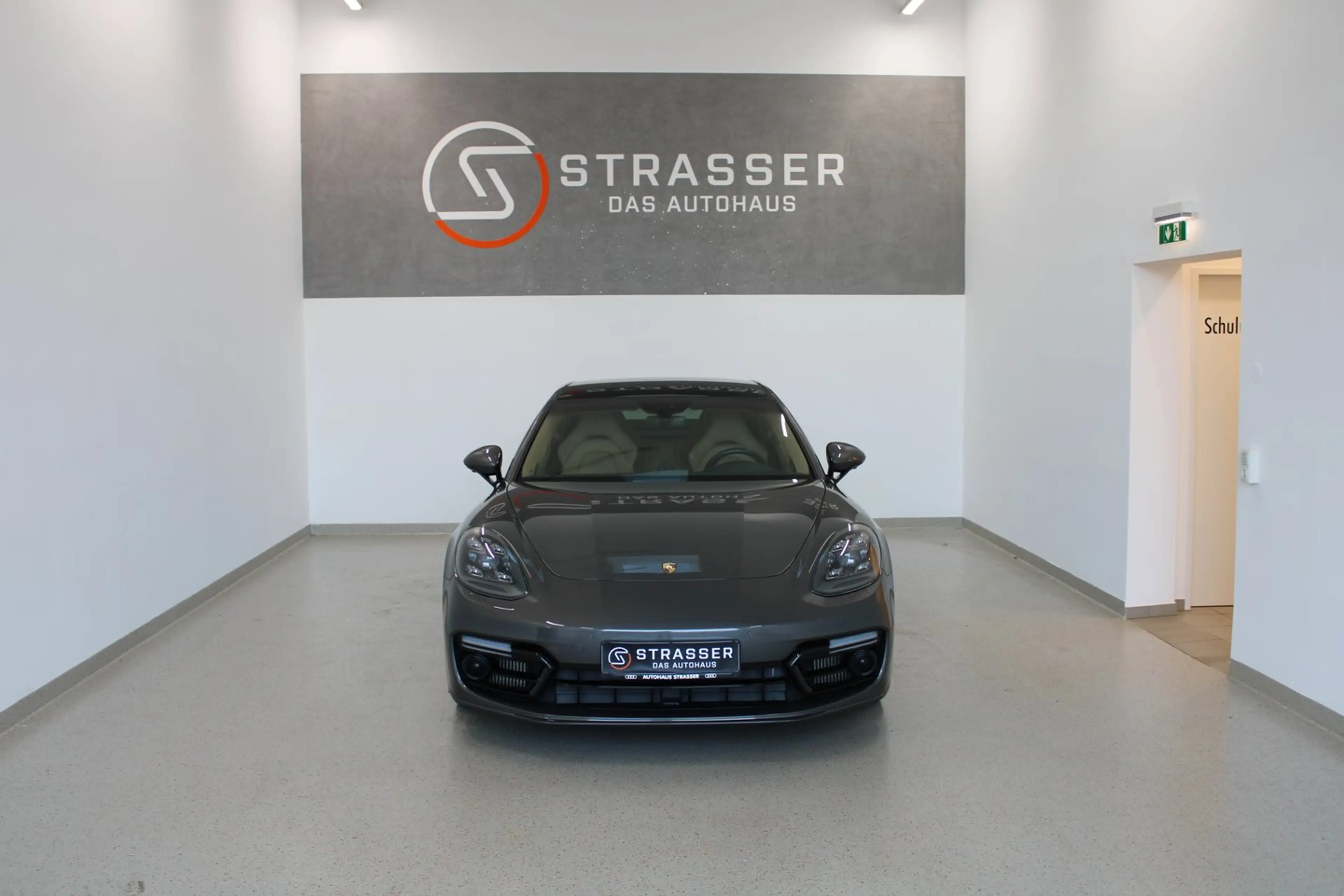 Porsche Panamera 4 E-Hybrid II — photo 2