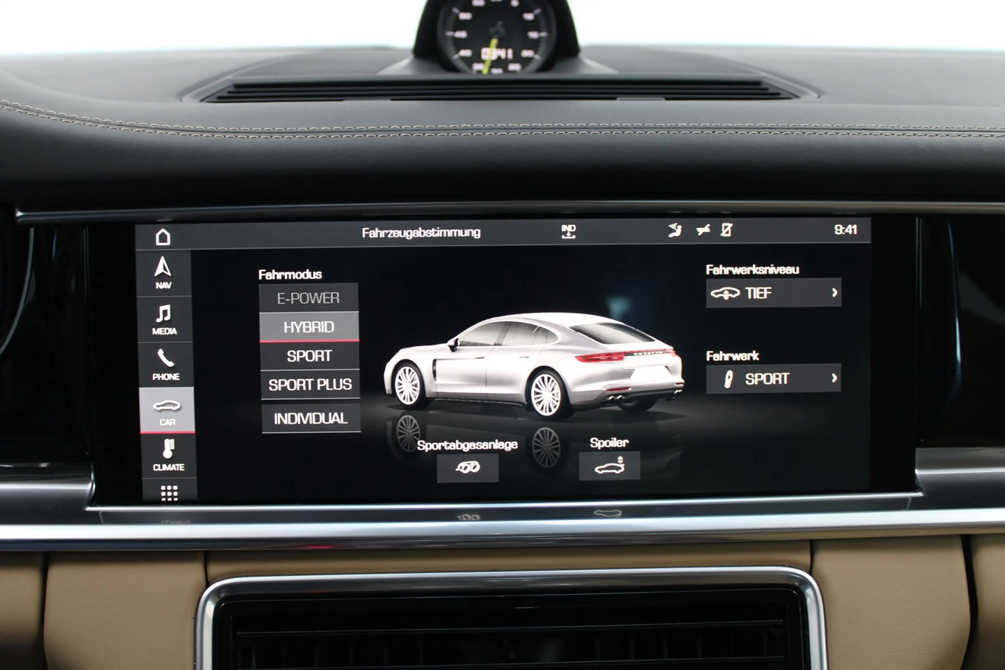 Porsche Panamera 4 E-Hybrid II — photo 12