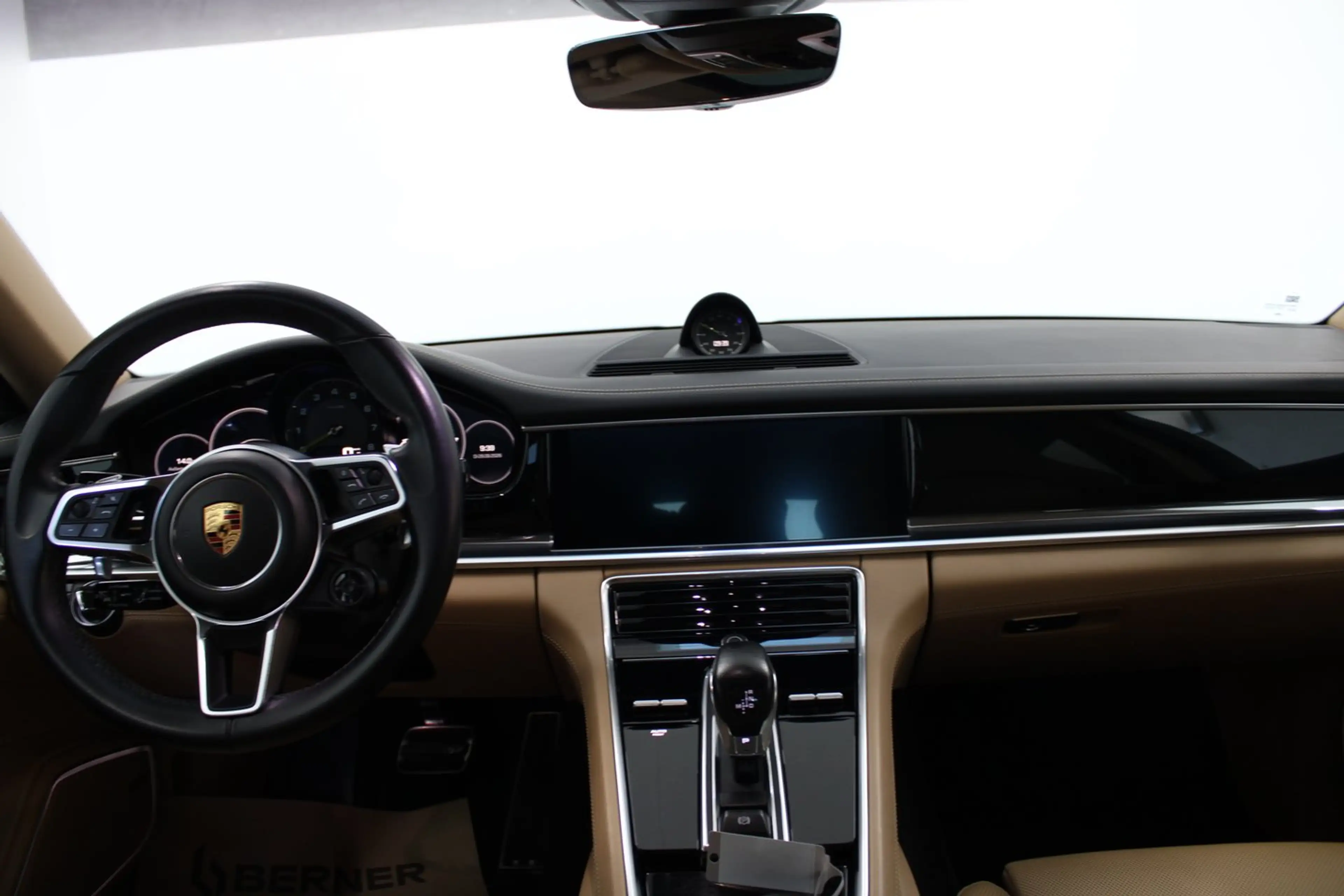 Porsche Panamera 4 E-Hybrid II — photo 6