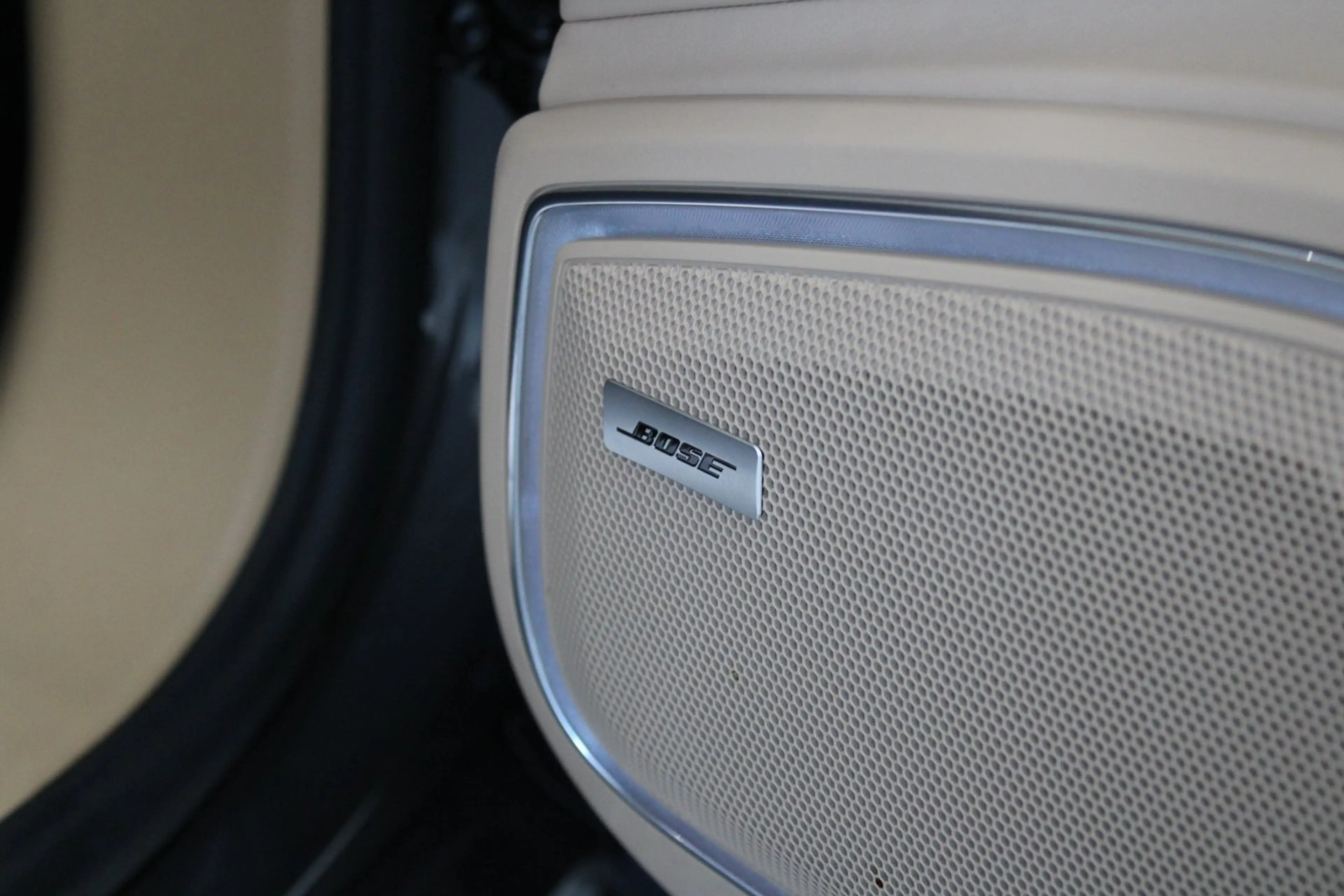 Porsche Panamera 4 E-Hybrid II — photo 14