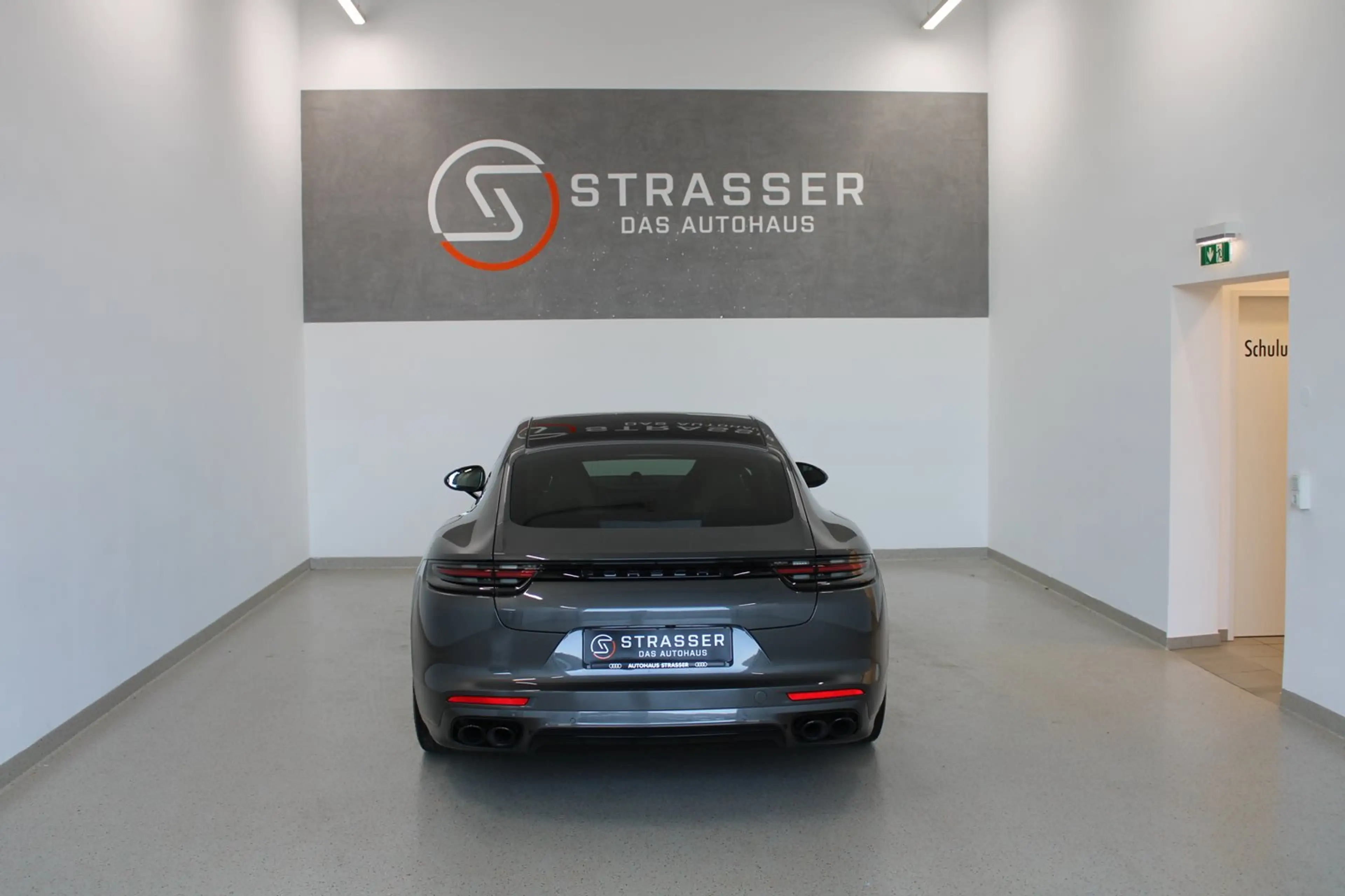 Porsche Panamera 4 E-Hybrid II — photo 3