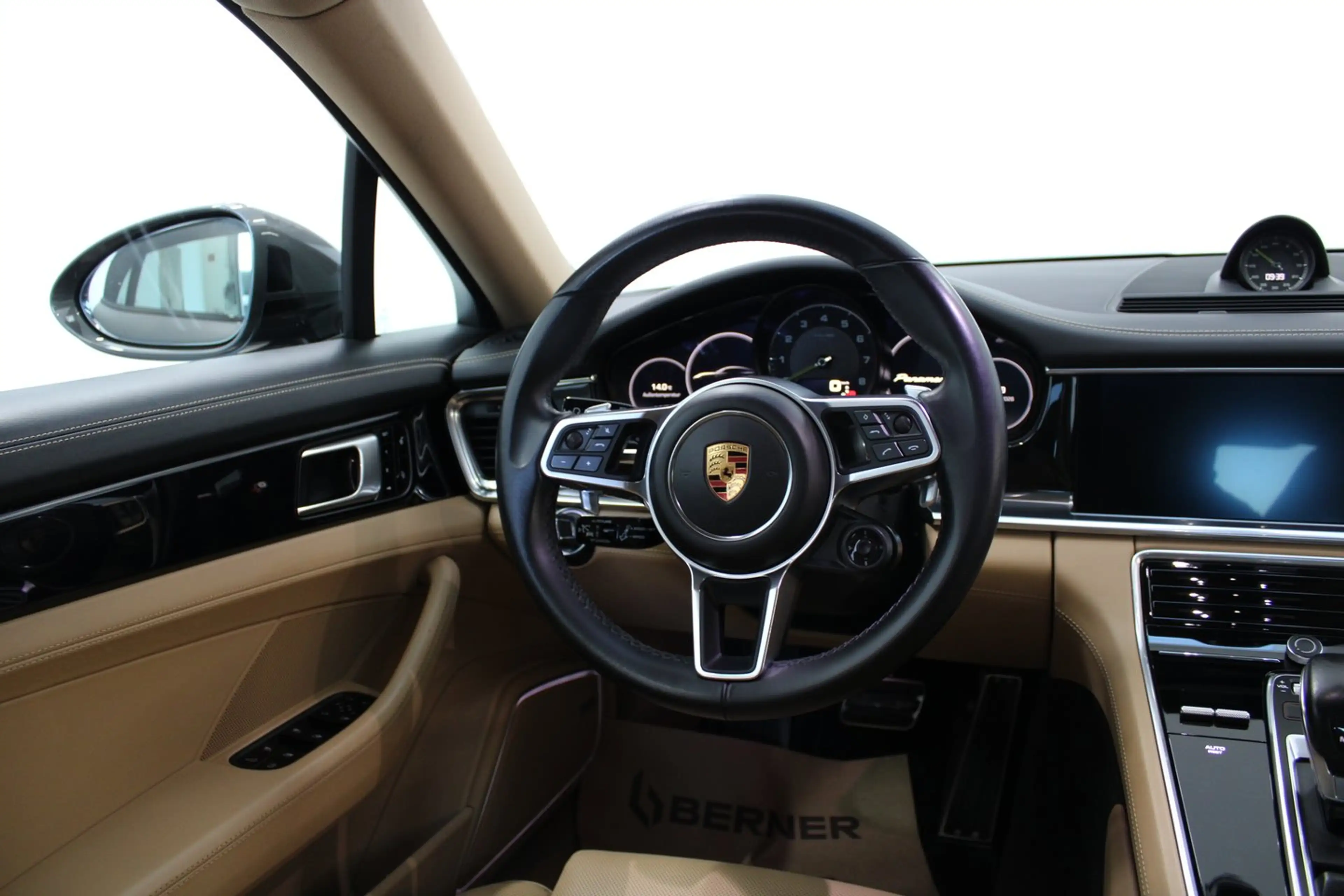 Porsche Panamera 4 E-Hybrid II — photo 8