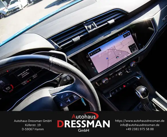 Audi Q3 view 15