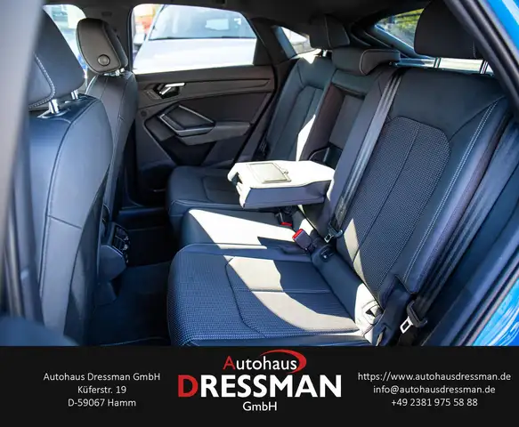 Audi Q3 view 12