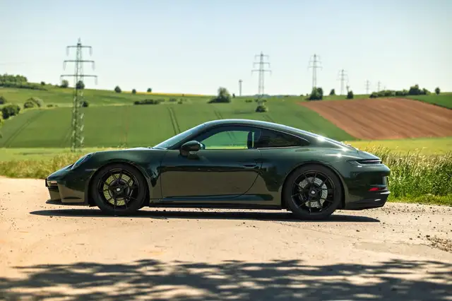 Porsche 992 GT3 Touring underberg Schale Lift BOSE
