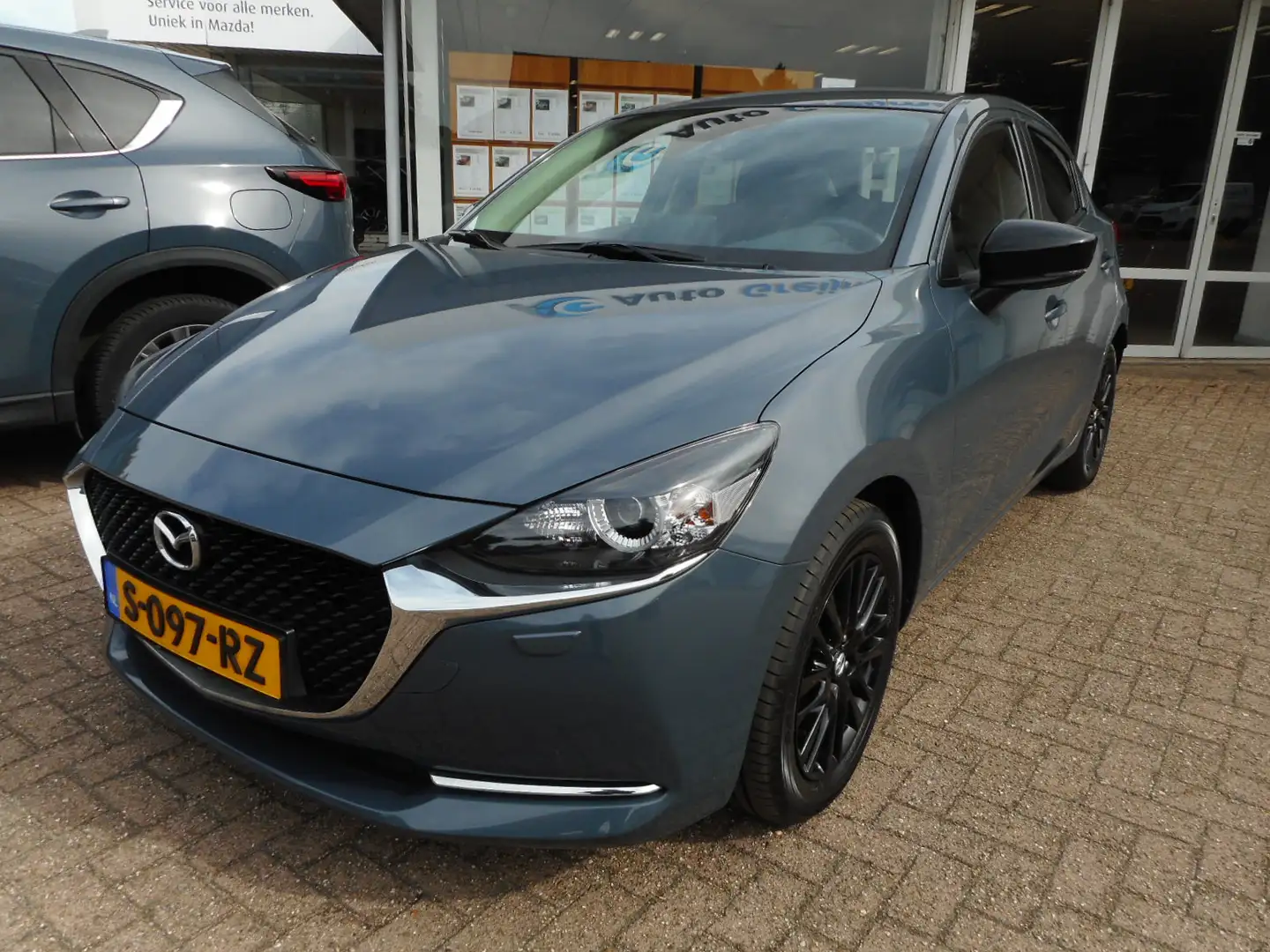 Mazda 2 1.5 Skyactiv-G Sportive Gris - 2
