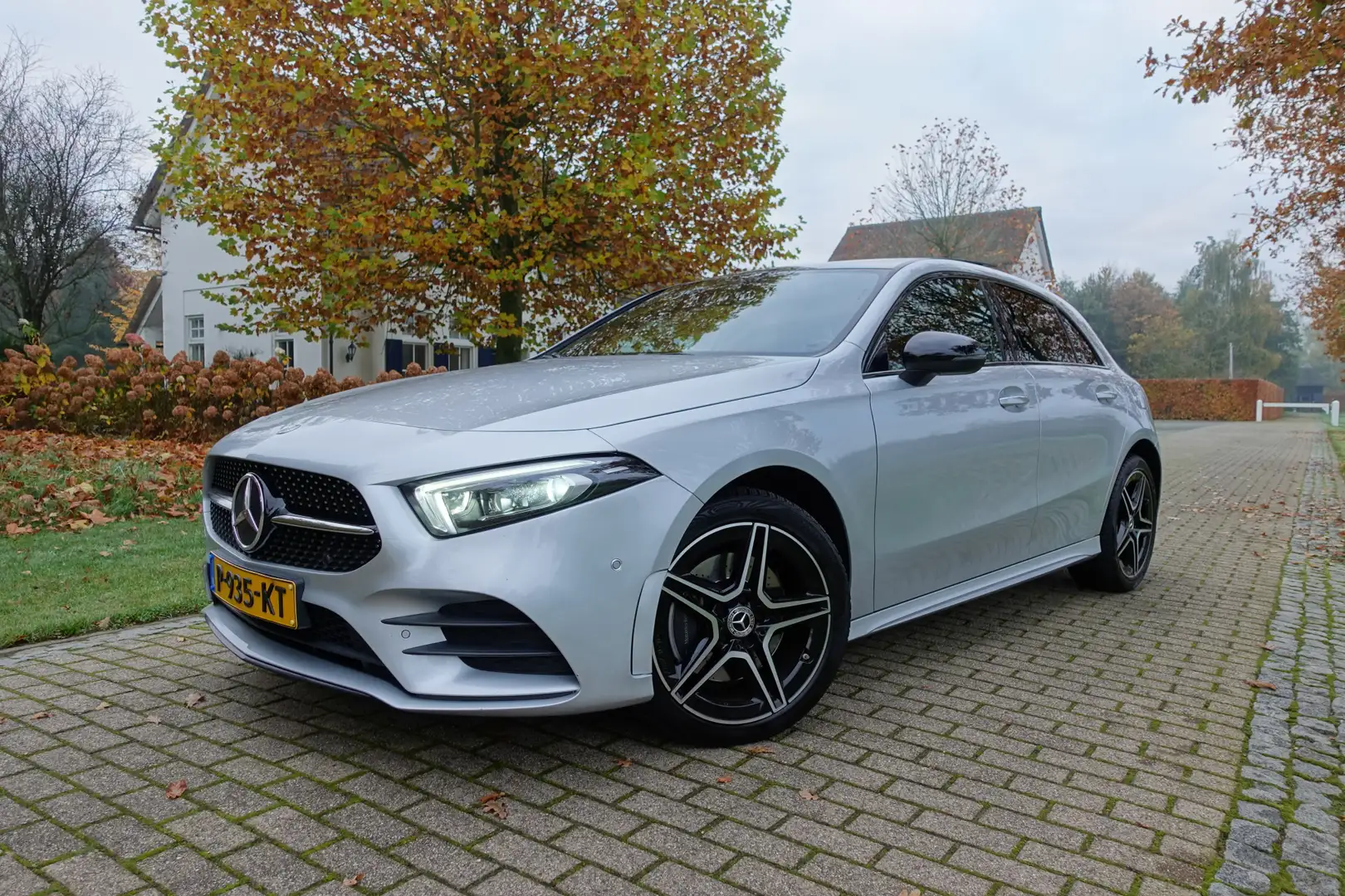 Mercedes-Benz A 250 e Business Solution AMG Limited | Pano Grijs - 2