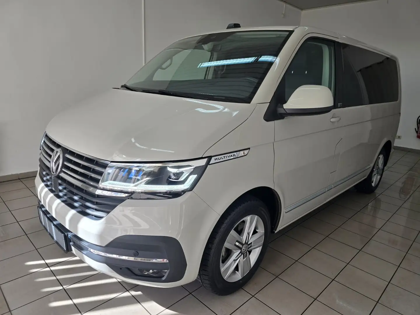 Volkswagen T6.1 Multivan Generation Six LED Leder Virtual ACC 7 Sitzer Gris - 1