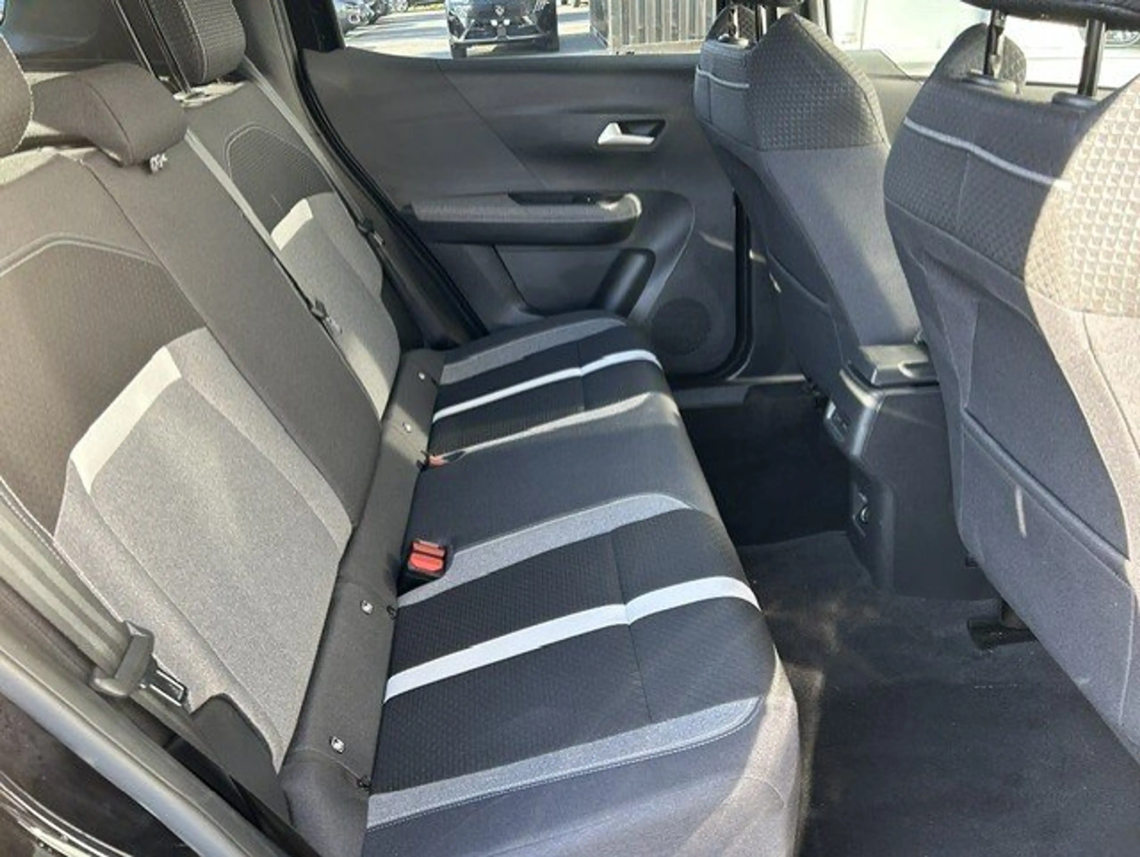 Opel Frontera GS 1.2T Hybrid 145pk — photo 12