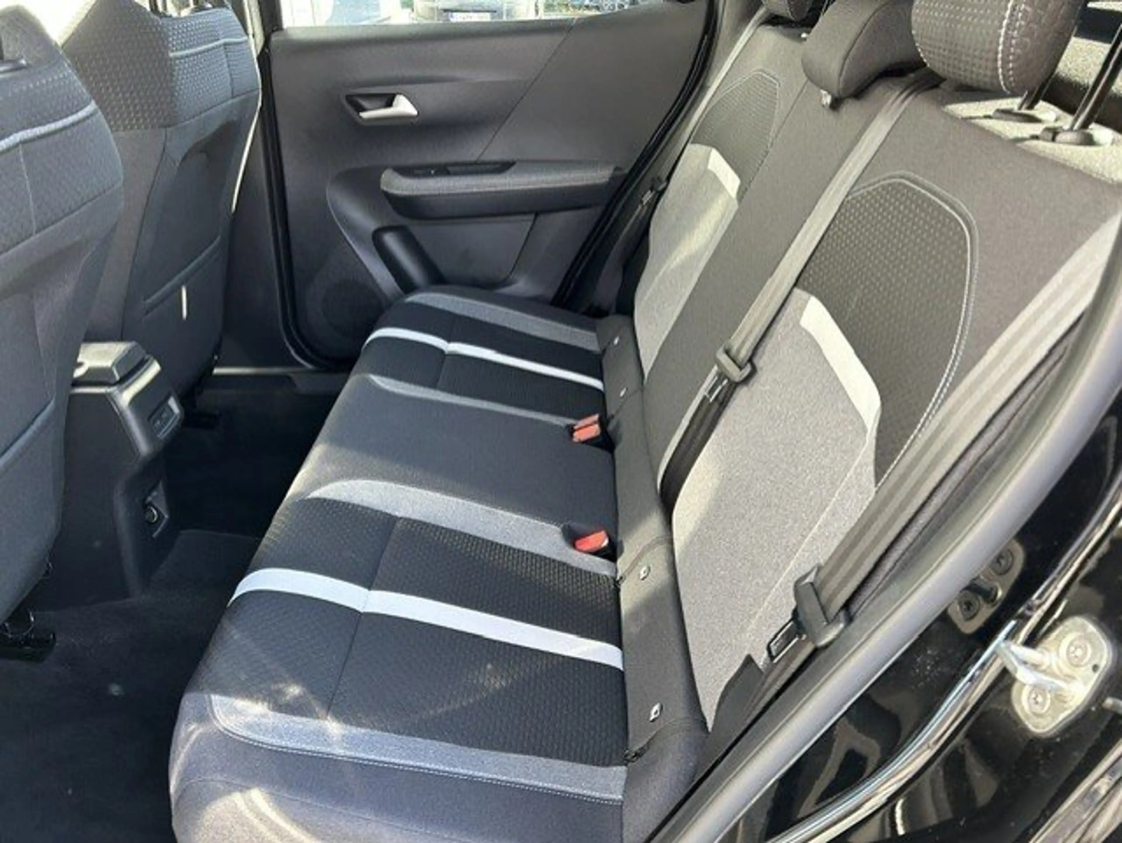 Opel Frontera GS 1.2T Hybrid 145pk — photo 14