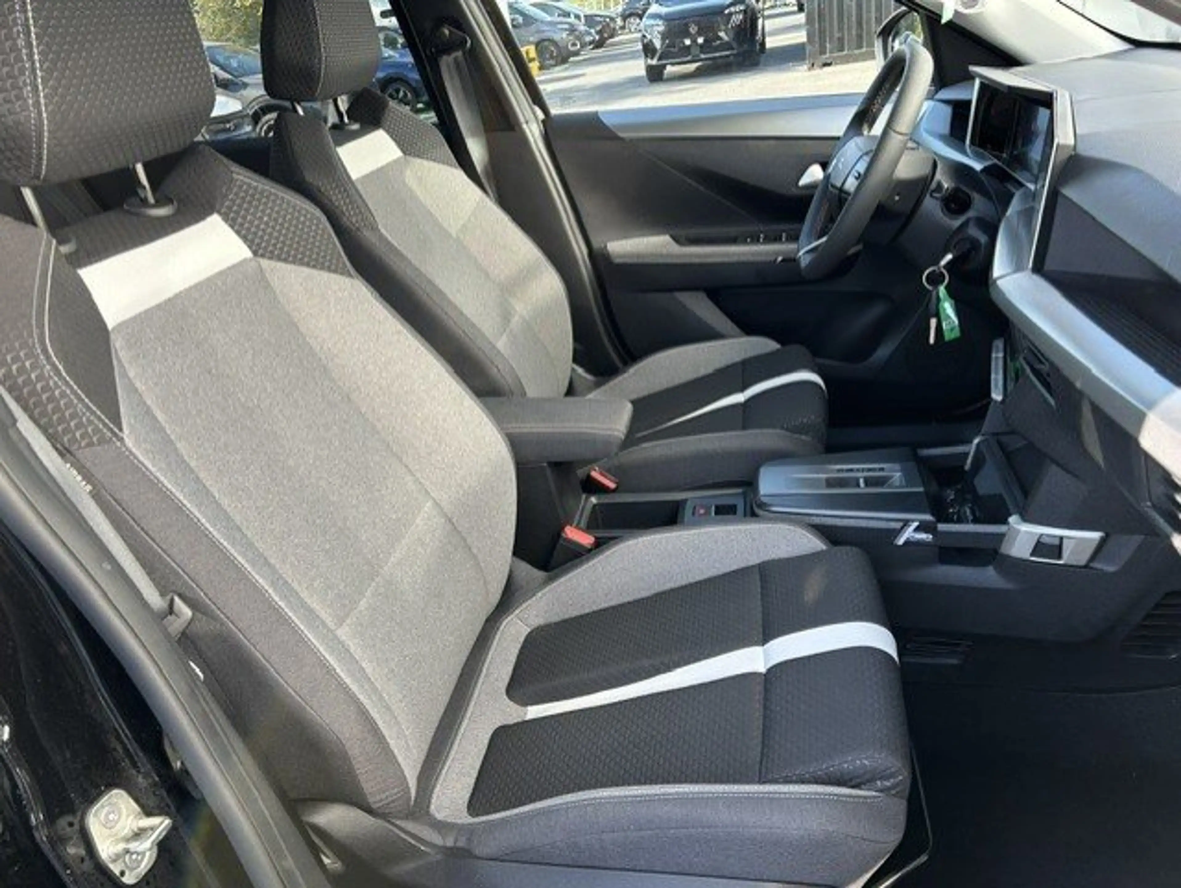 Opel Frontera GS 1.2T Hybrid 145pk — photo 13