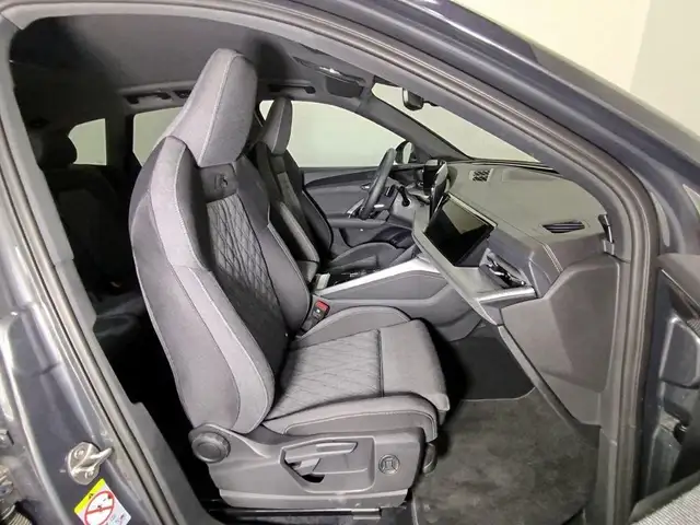 Audi Q5 view 9