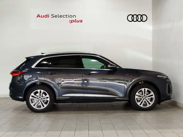 Audi Q5 view 3
