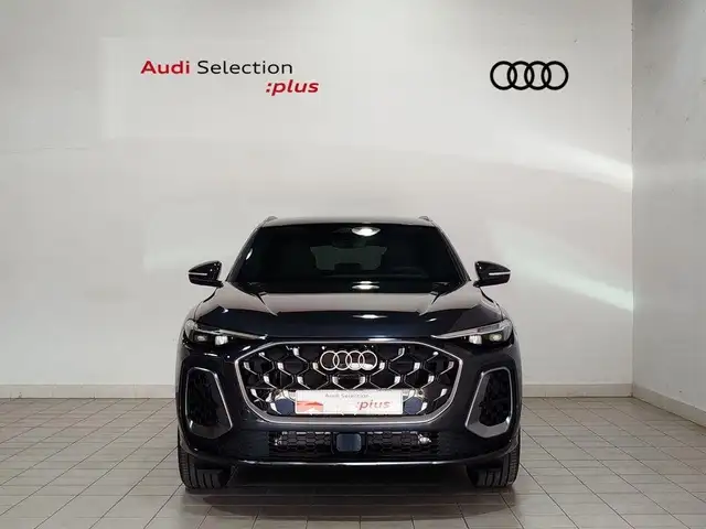 Audi Q5 view 2