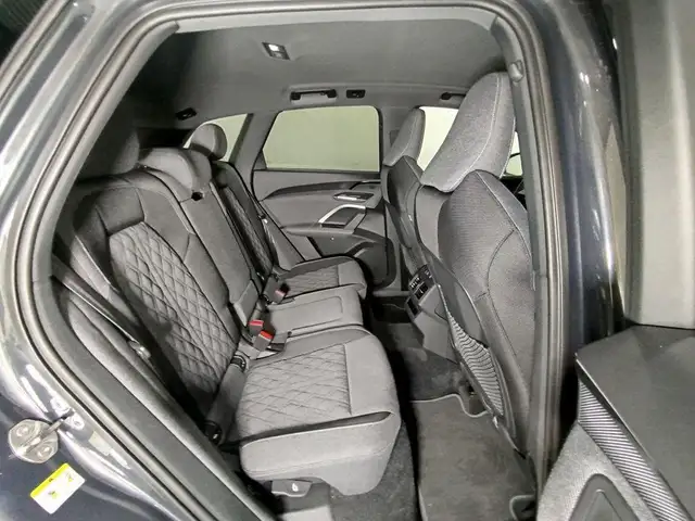 Audi Q5 view 8