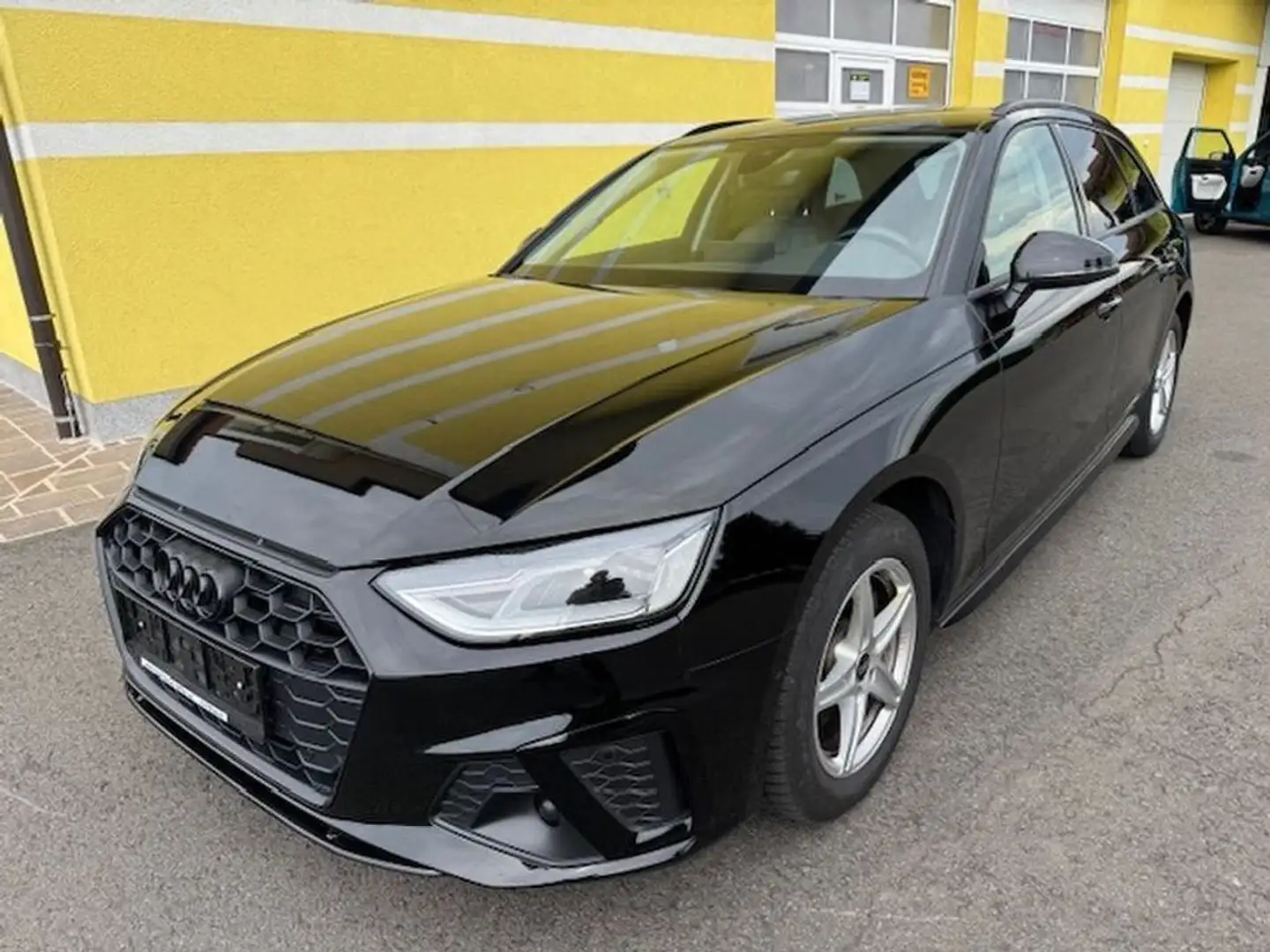 Audi A4 AVANT 35 2.0TDI Aut. -ACC -LED -SHZ -RCAM !! Schwarz - 2