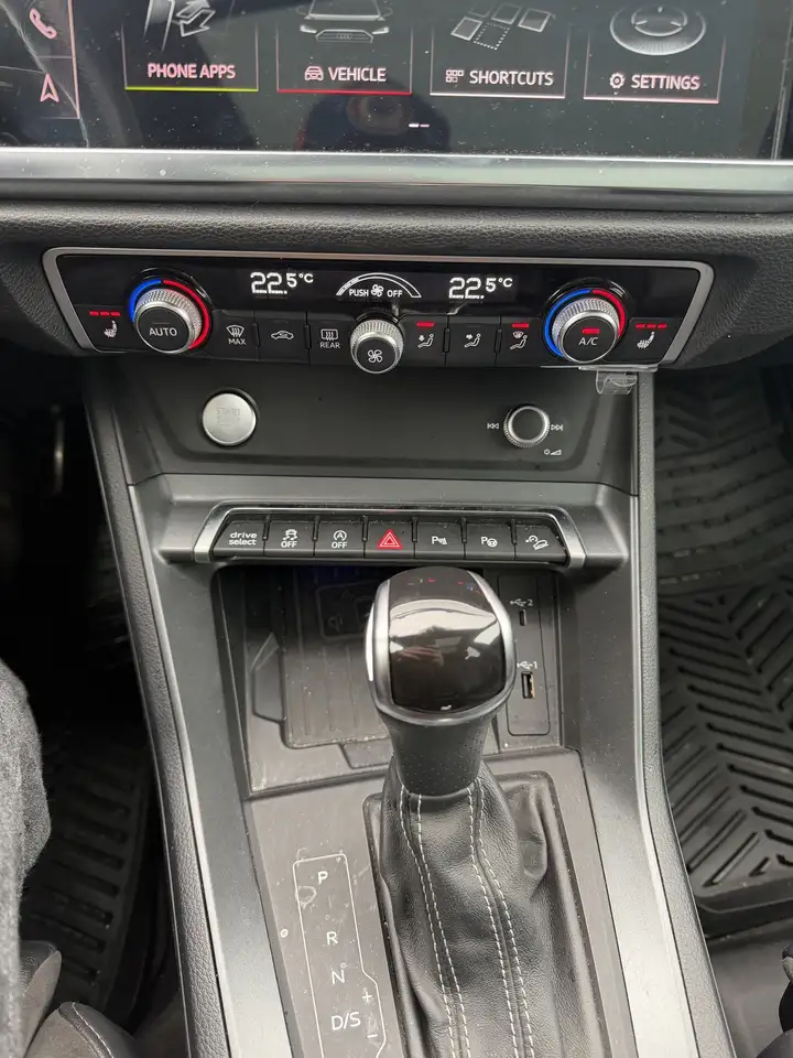 Audi Q3 снимка Audi Q3