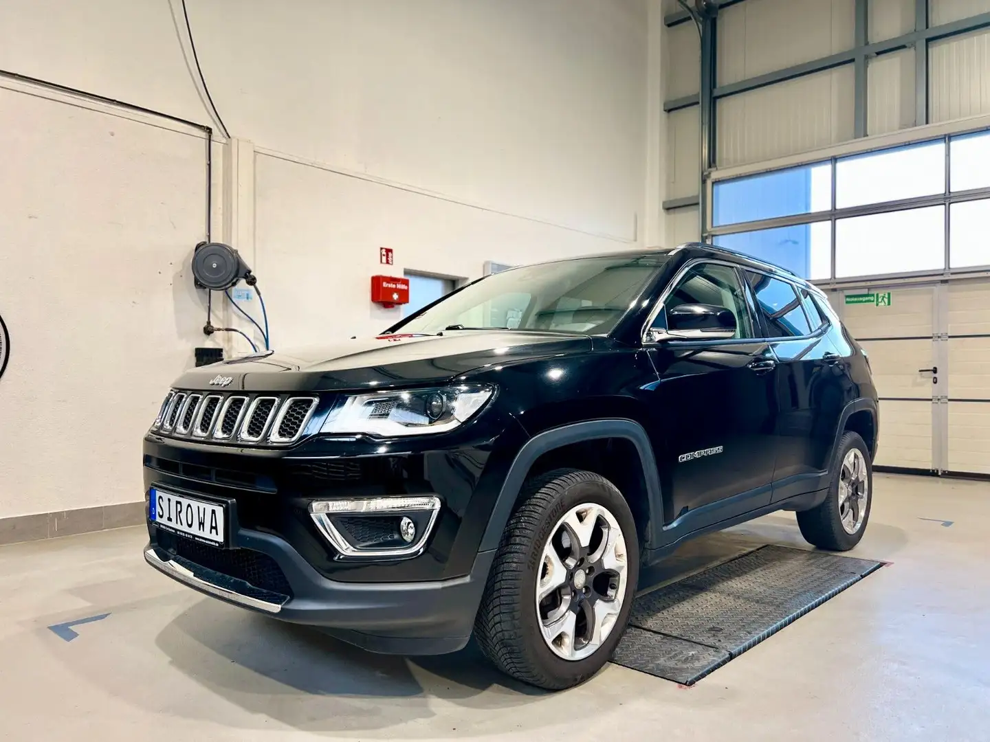 Jeep Compass Limited 4WD Schwarz - 1