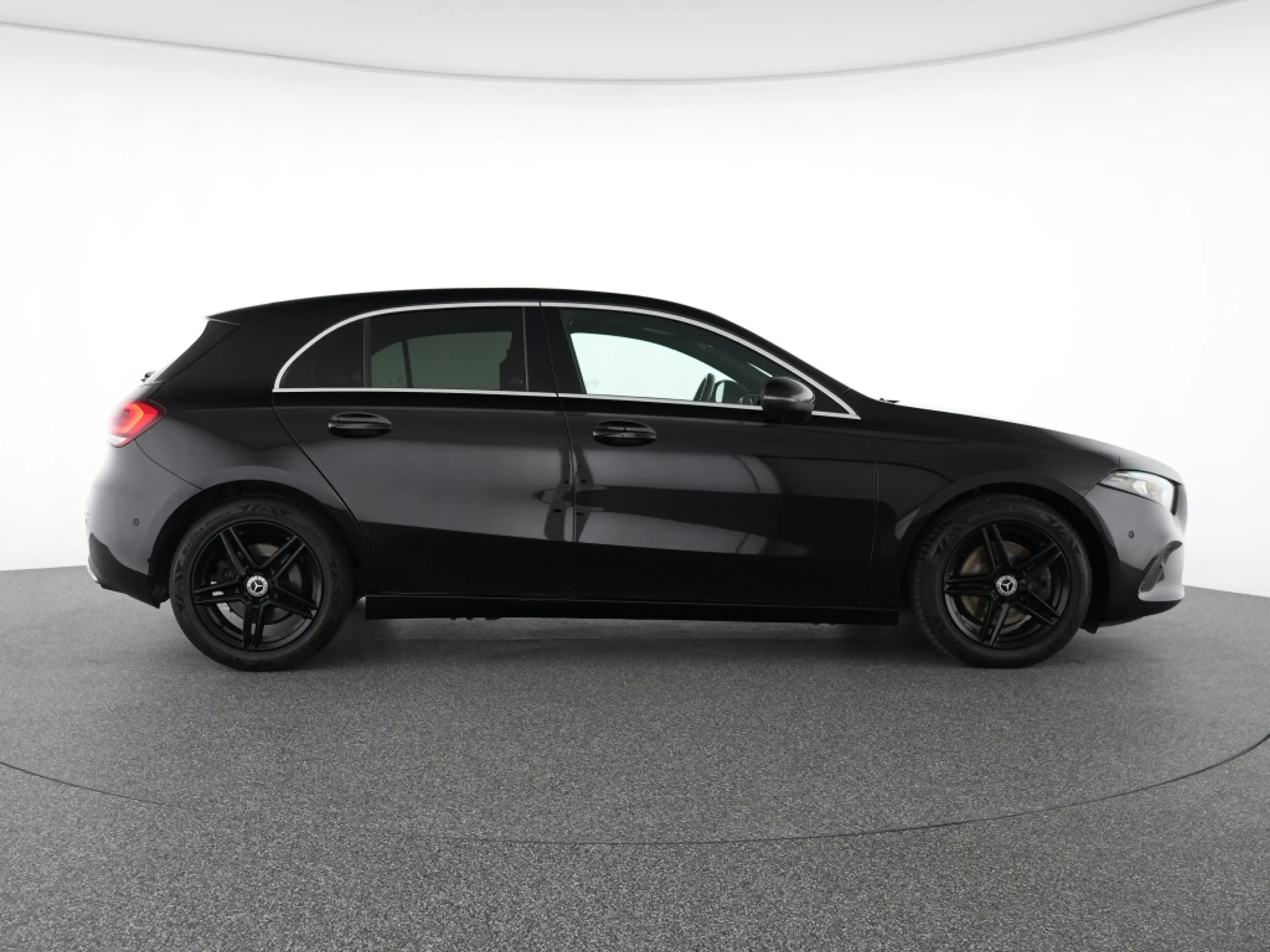 Mercedes-Benz A 220 4M Progressive Multibeam LED Navi Automatik — photo 5
