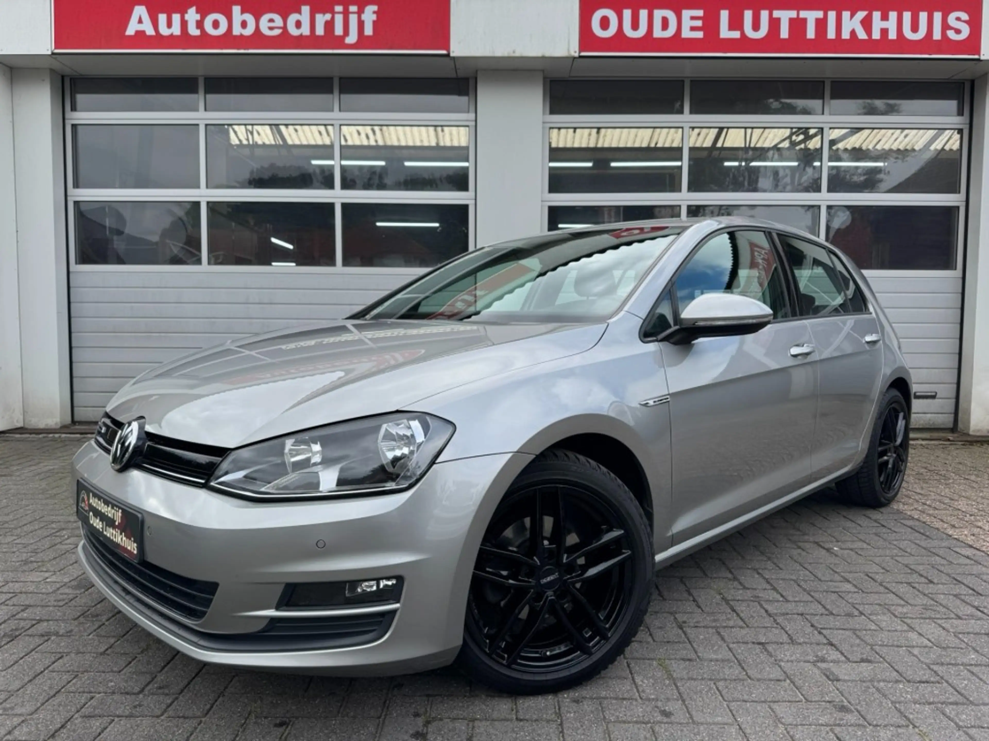 Volkswagen Golf 1.0 TSI 116PK Comfortline App-Connect Cruise PDC N