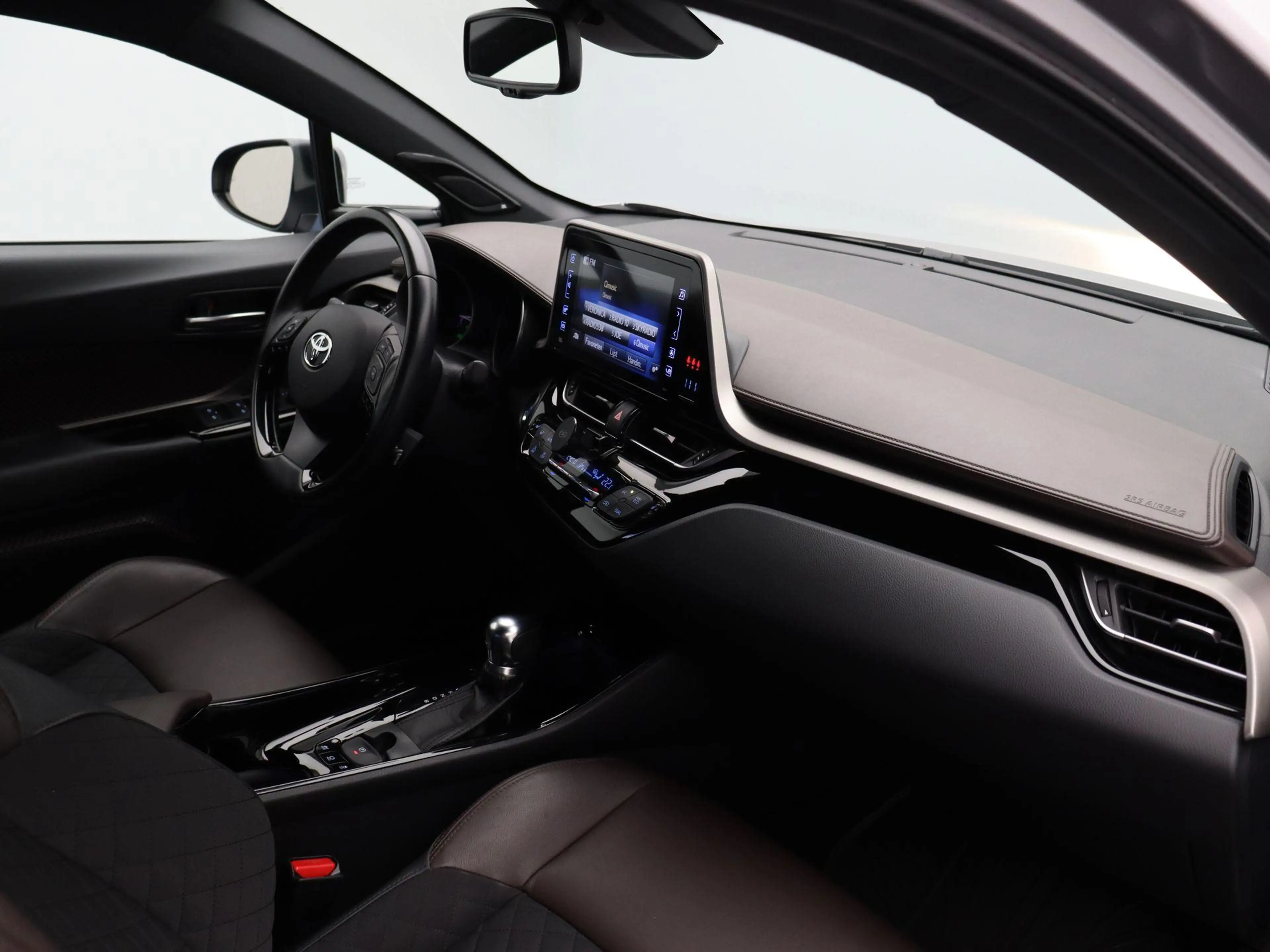 Toyota C-HR 1.8 Hybrid Executive | Stoelverwarming | Achteruit — photo 5