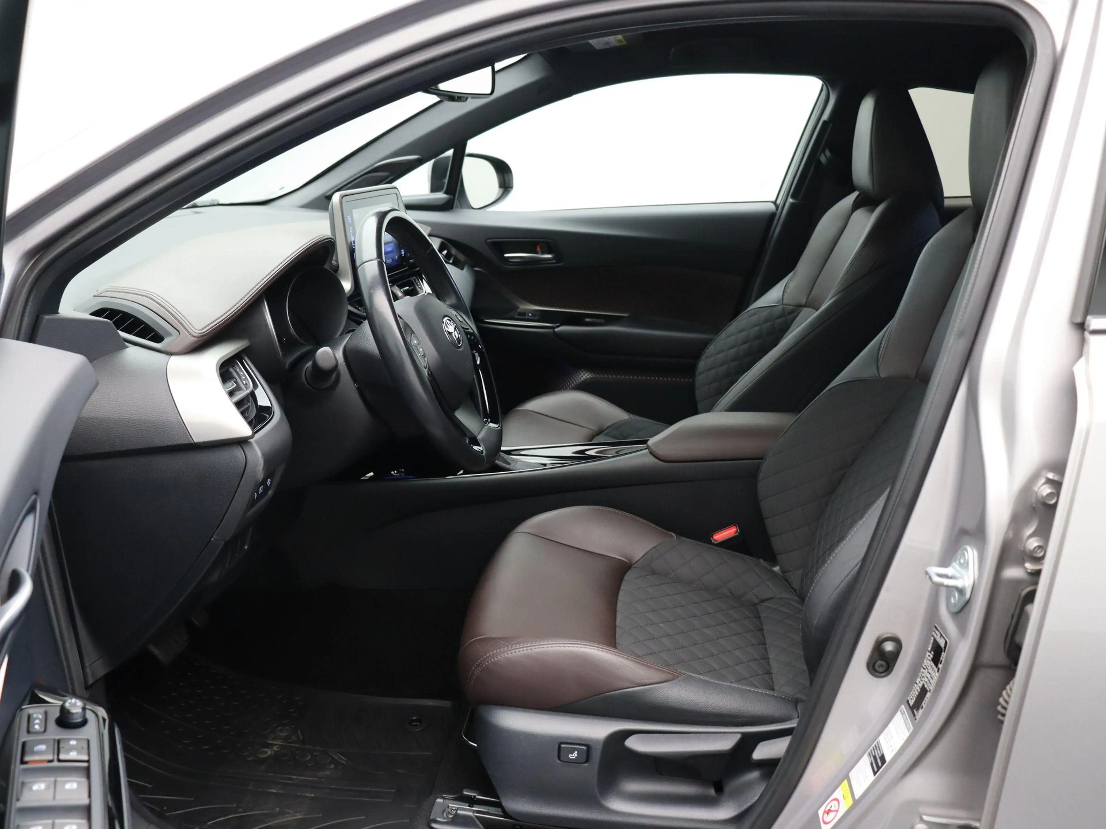 Toyota C-HR 1.8 Hybrid Executive | Stoelverwarming | Achteruit — photo 15