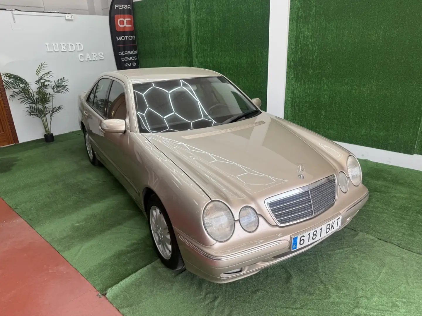 Mercedes-Benz E 200 K Elegance Marrón - 2