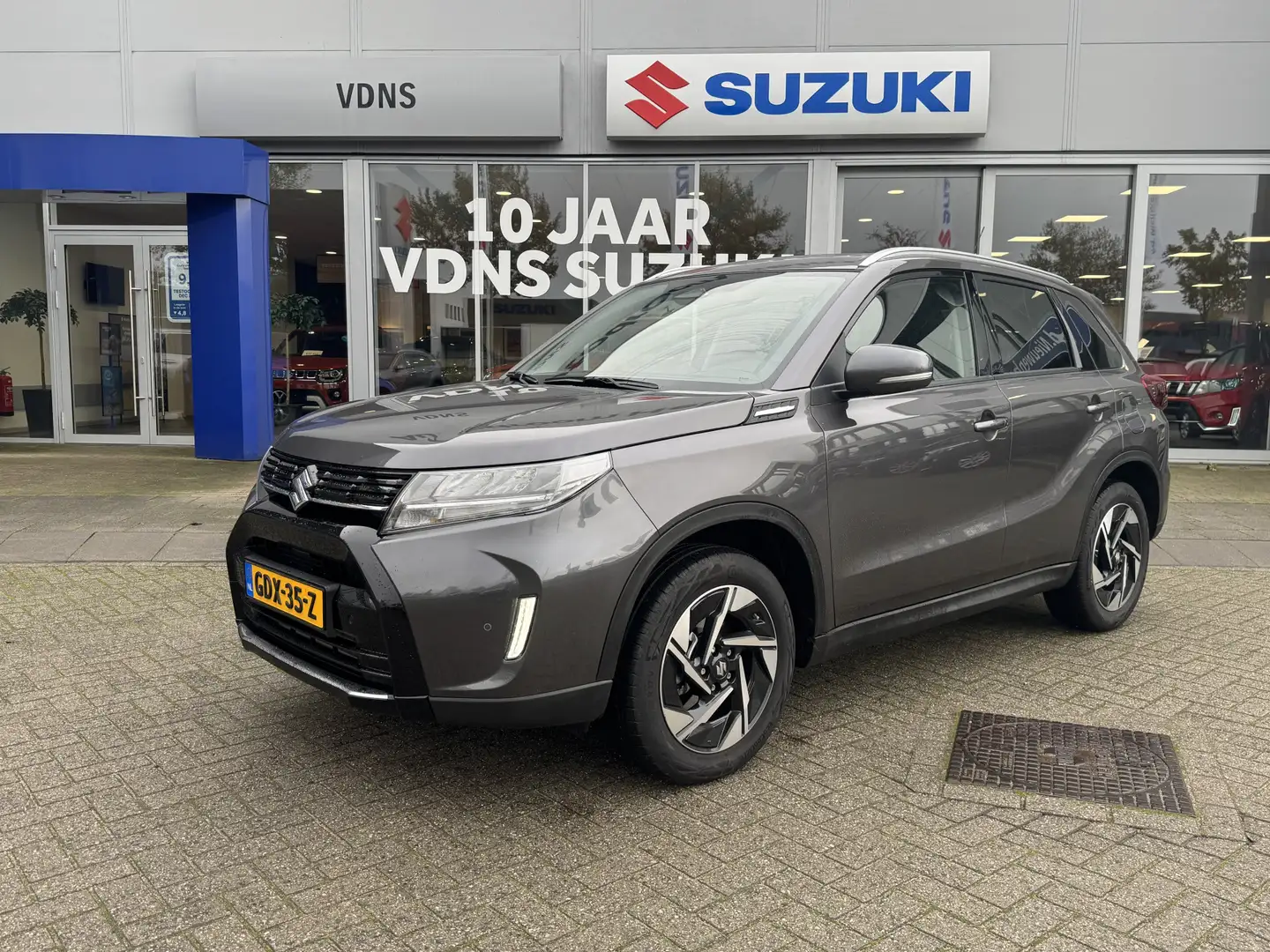 Suzuki Vitara 1.4 Boosterjet Style Smart Hybrid BTW meest Luxe m Grijs - 1