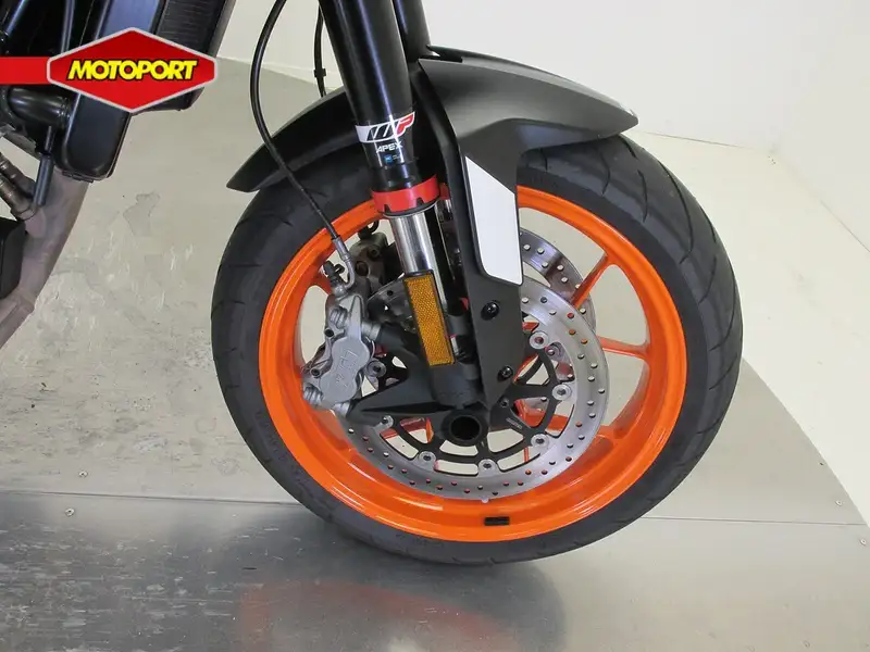 KTM 890 Duke - foto 5