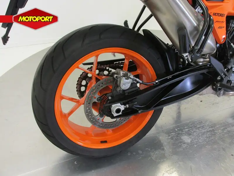 KTM 890 Duke - foto 8