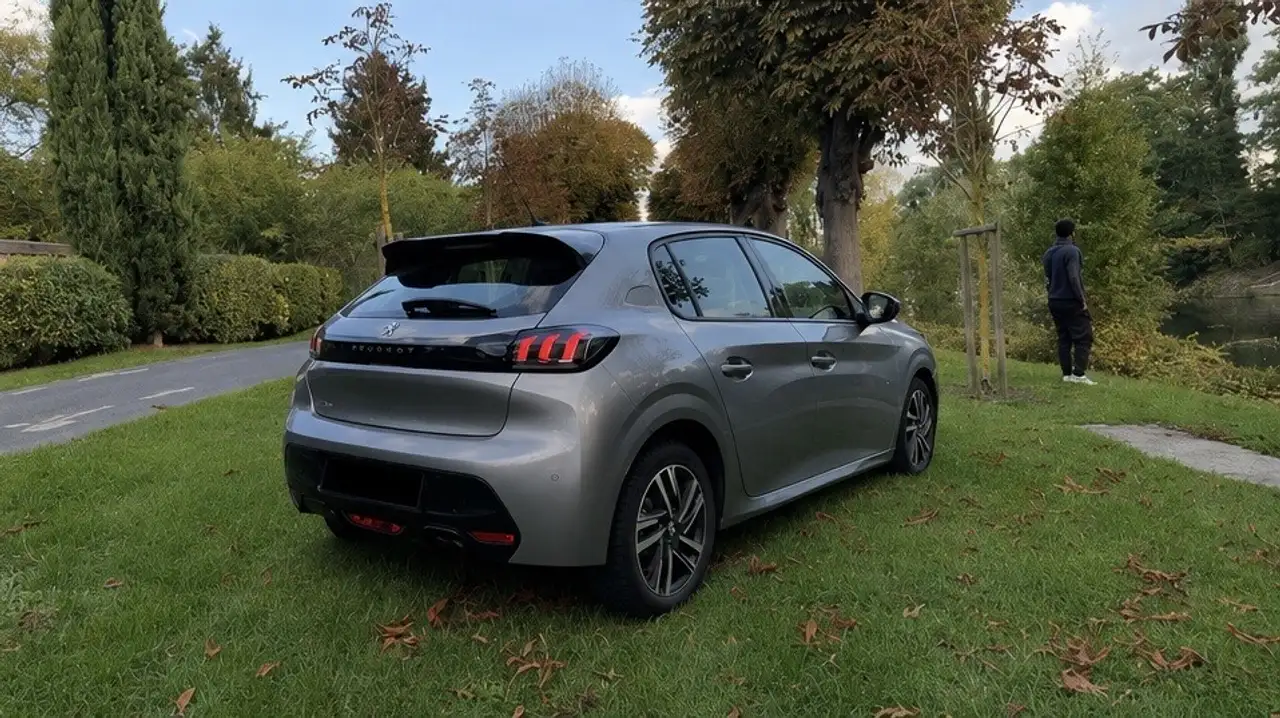 Peugeot 208 208 — photo 2