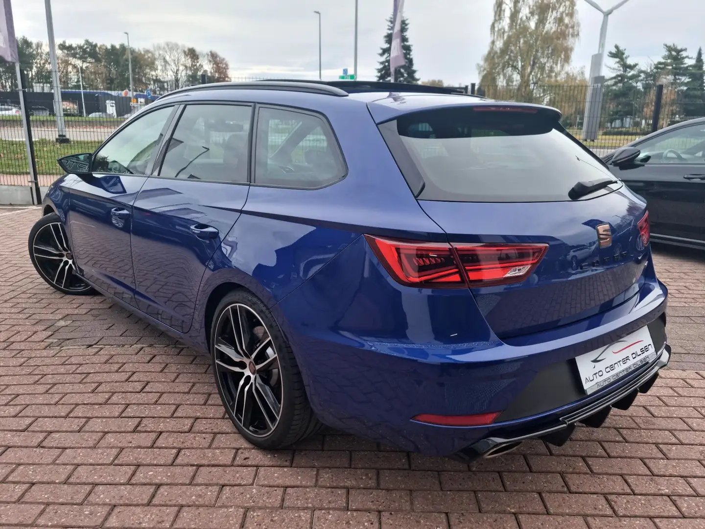 SEAT Leon ST CUPRA 300 Edition Carbon DSG PANO 4DRIVE Blauw - 2