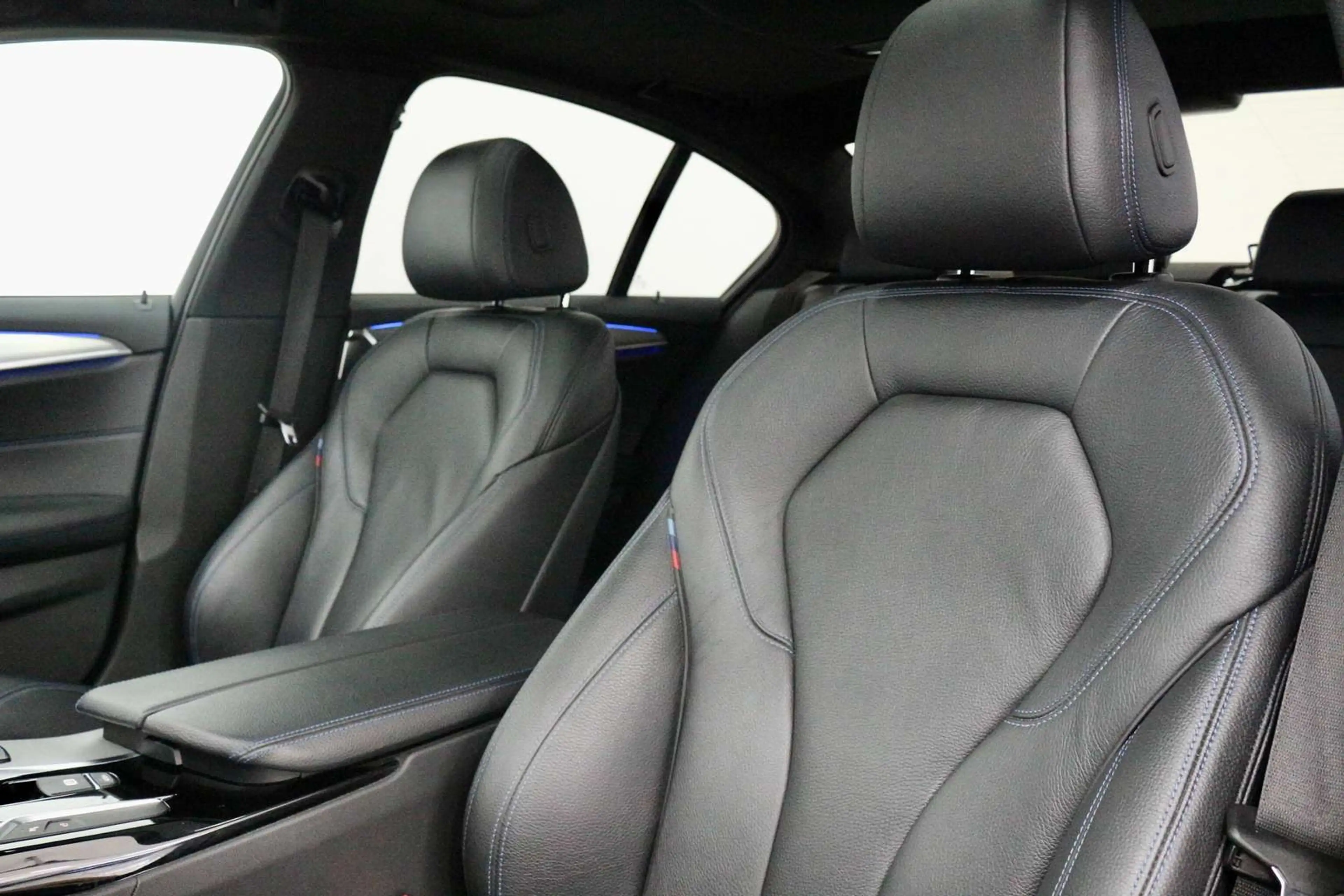 BMW 530 d xDrive *M-Sportpaket*Schiebedach*Leder* — photo 13